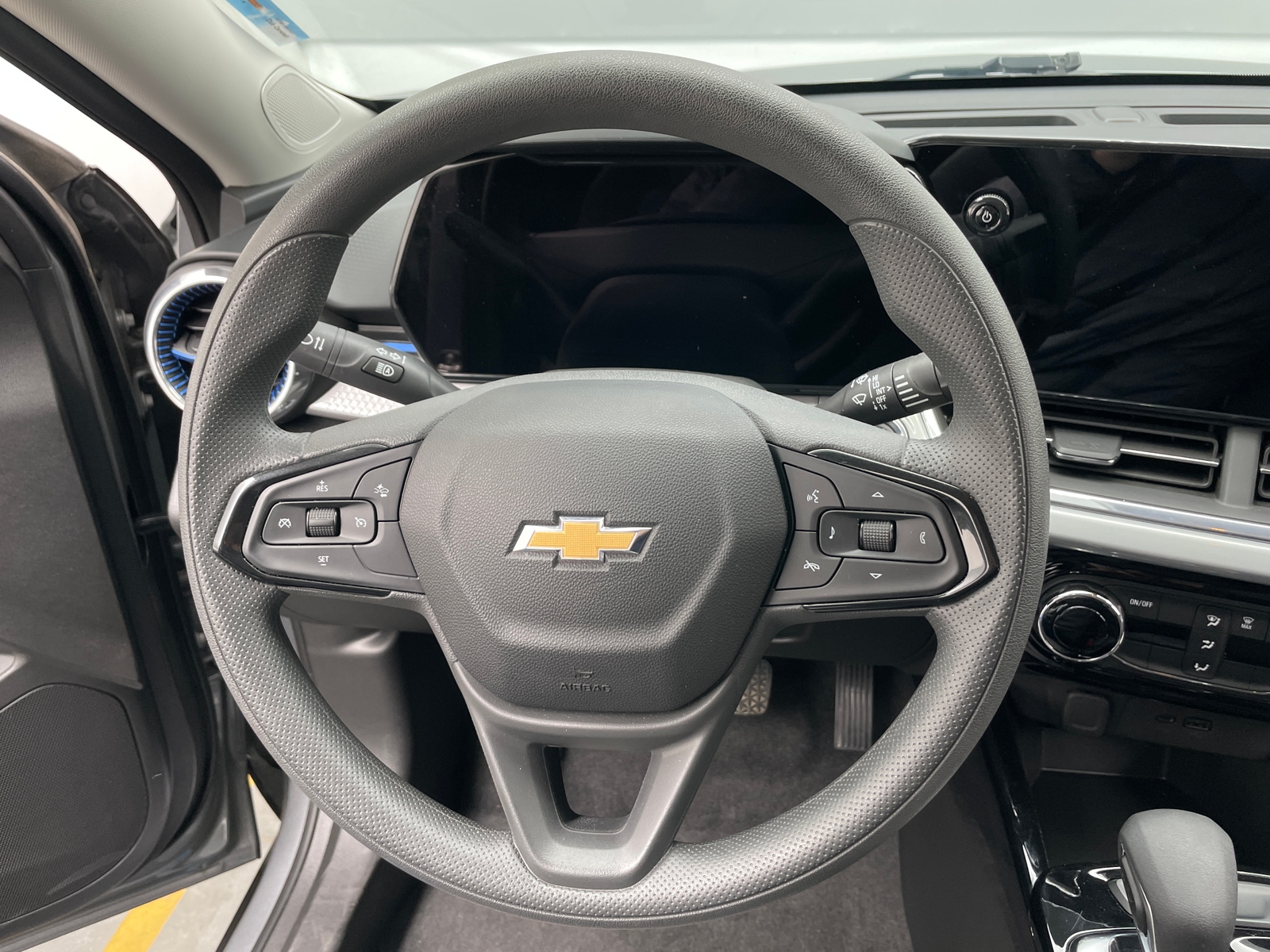 Thumbnail: 2025 Chevrolet Trax - 5