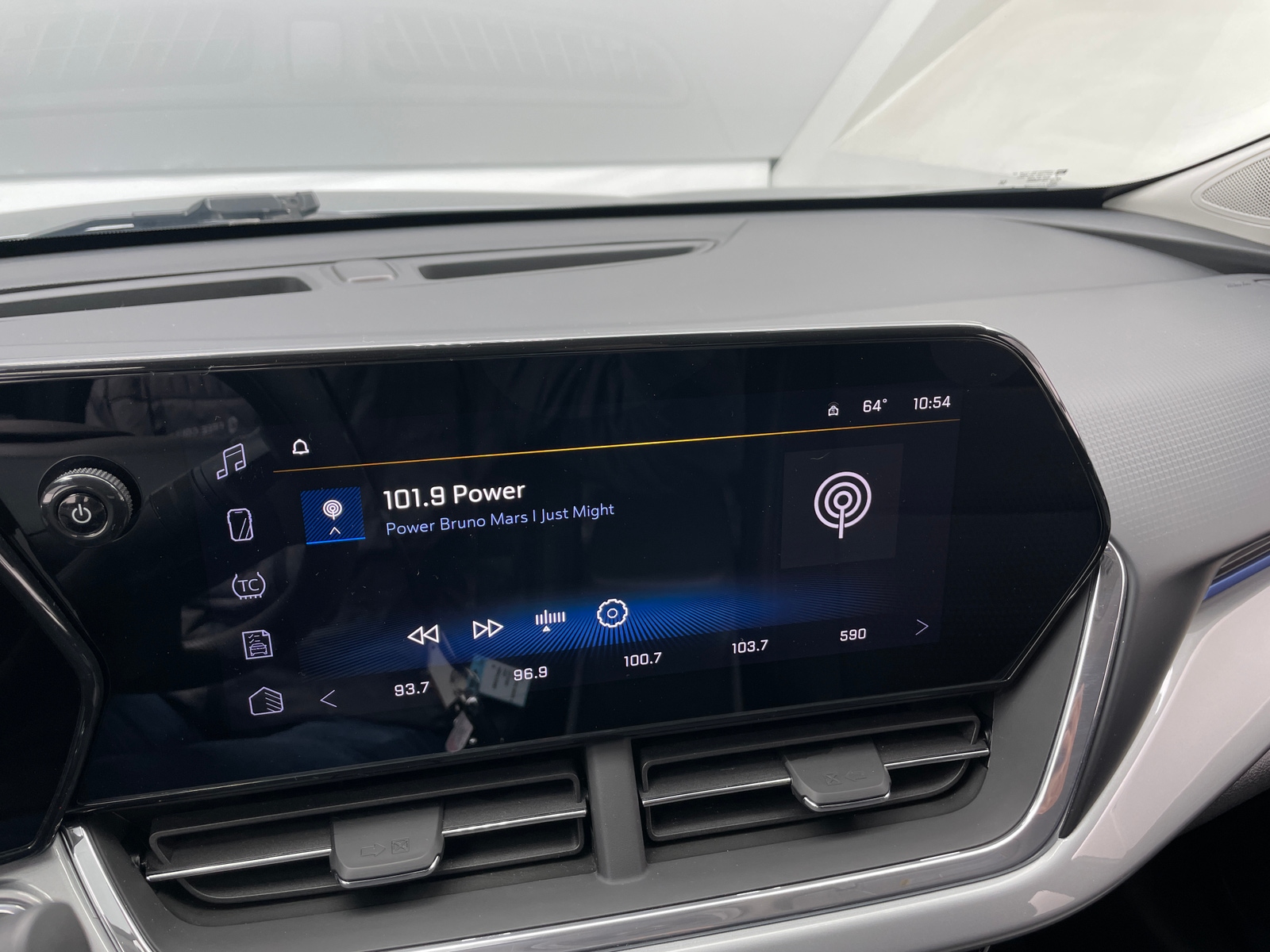 Thumbnail: 2025 Chevrolet Trax - 4