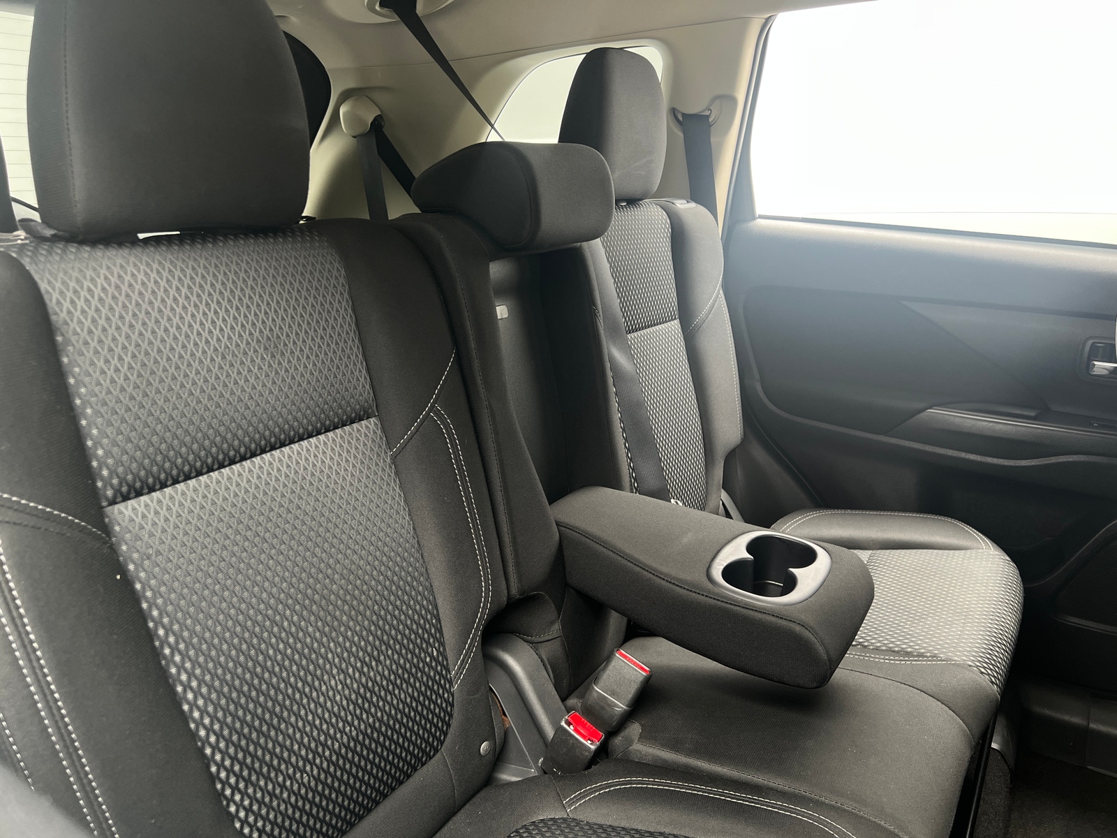 Thumbnail: 2020 Mitsubishi Outlander - 6