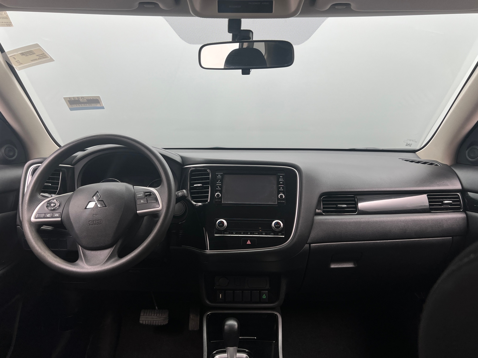 Thumbnail: 2020 Mitsubishi Outlander - 3