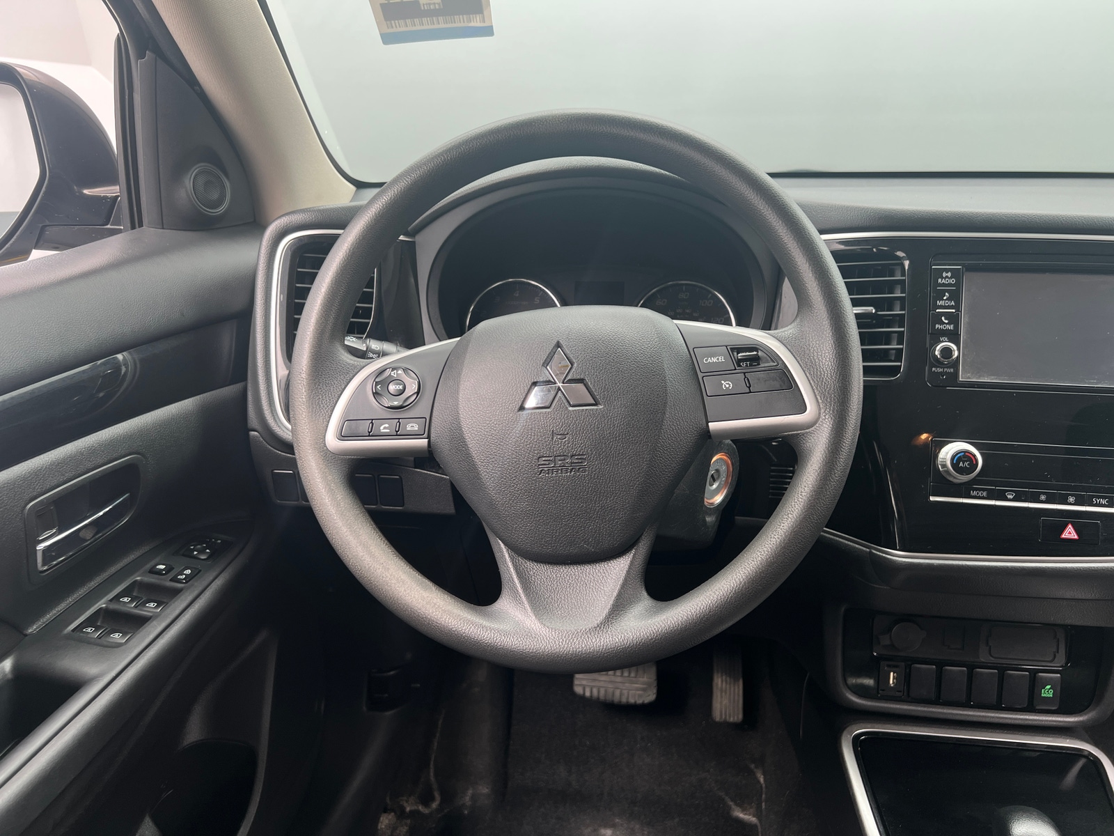 Thumbnail: 2020 Mitsubishi Outlander - 5