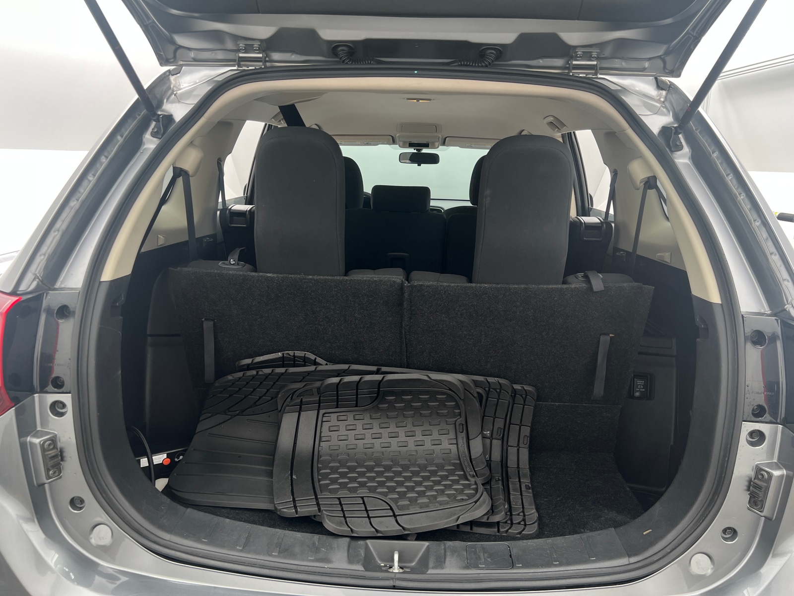 Thumbnail: 2020 Mitsubishi Outlander - 7