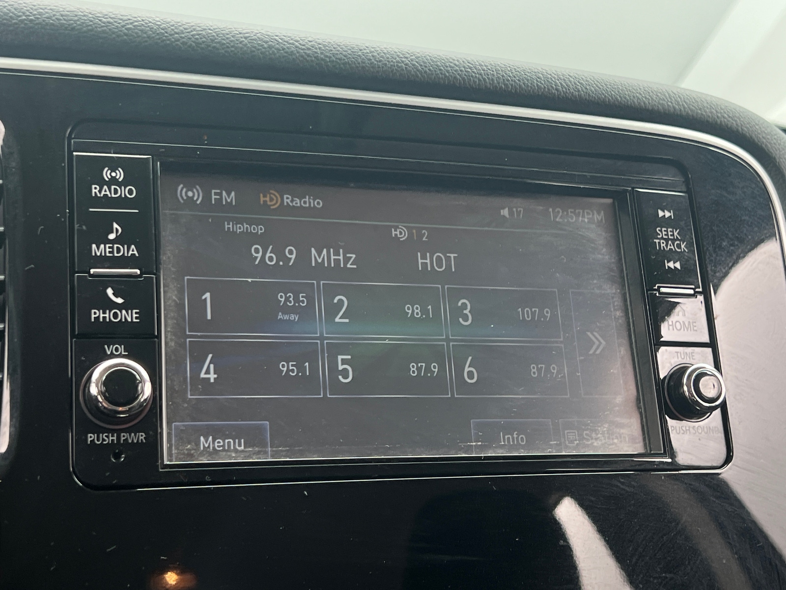 Thumbnail: 2020 Mitsubishi Outlander - 4