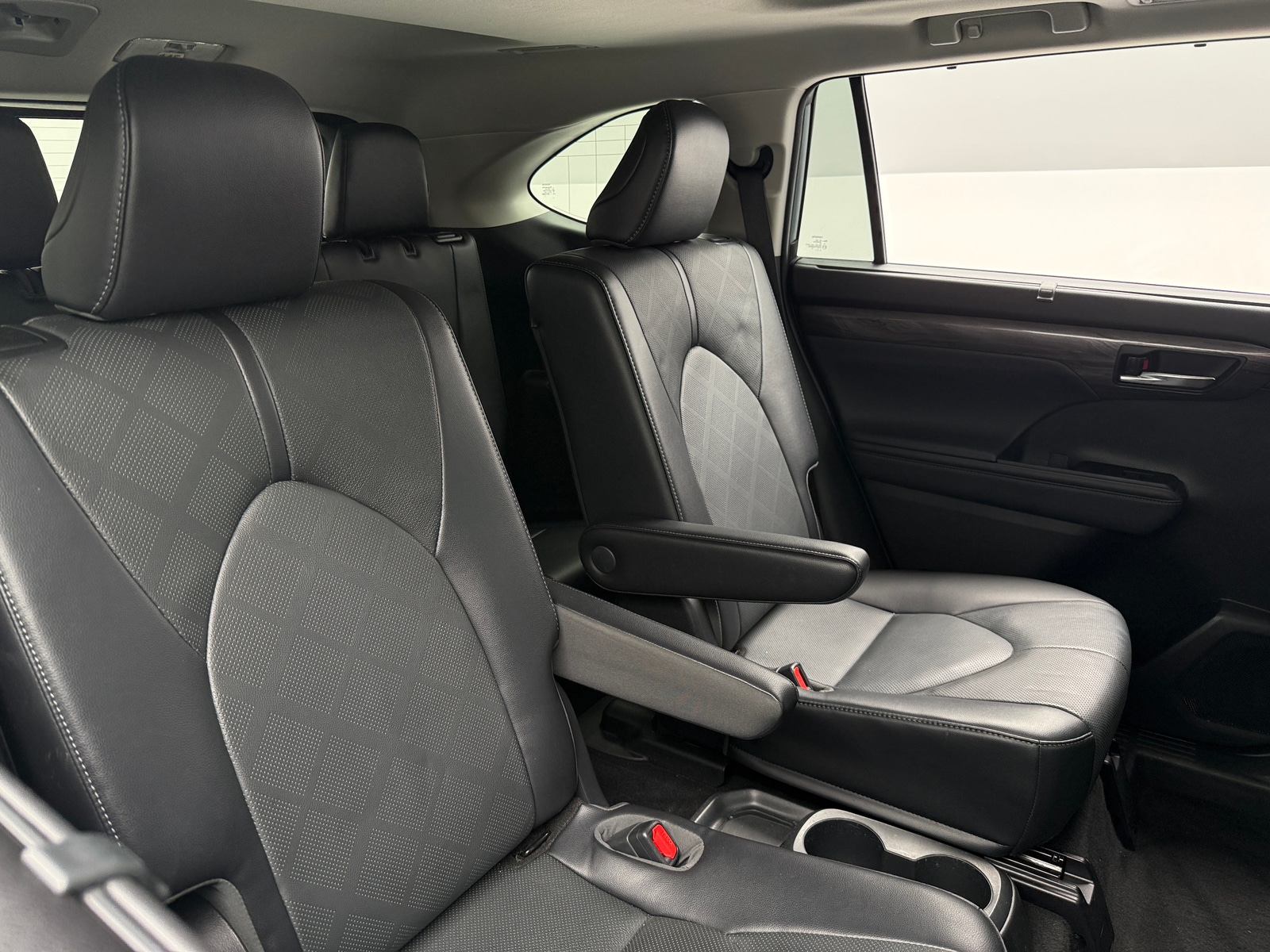 Thumbnail: 2022 Toyota Highlander - 5