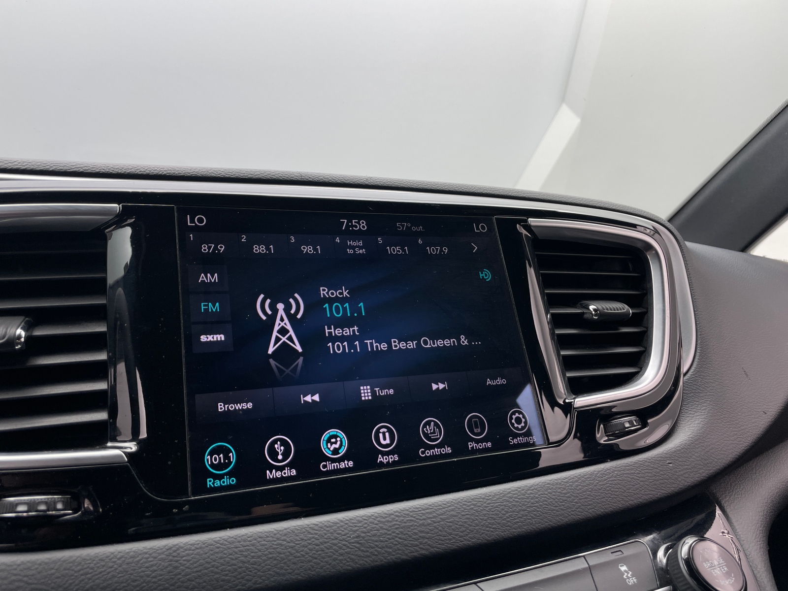 Thumbnail: 2019 Chrysler Pacifica - 3