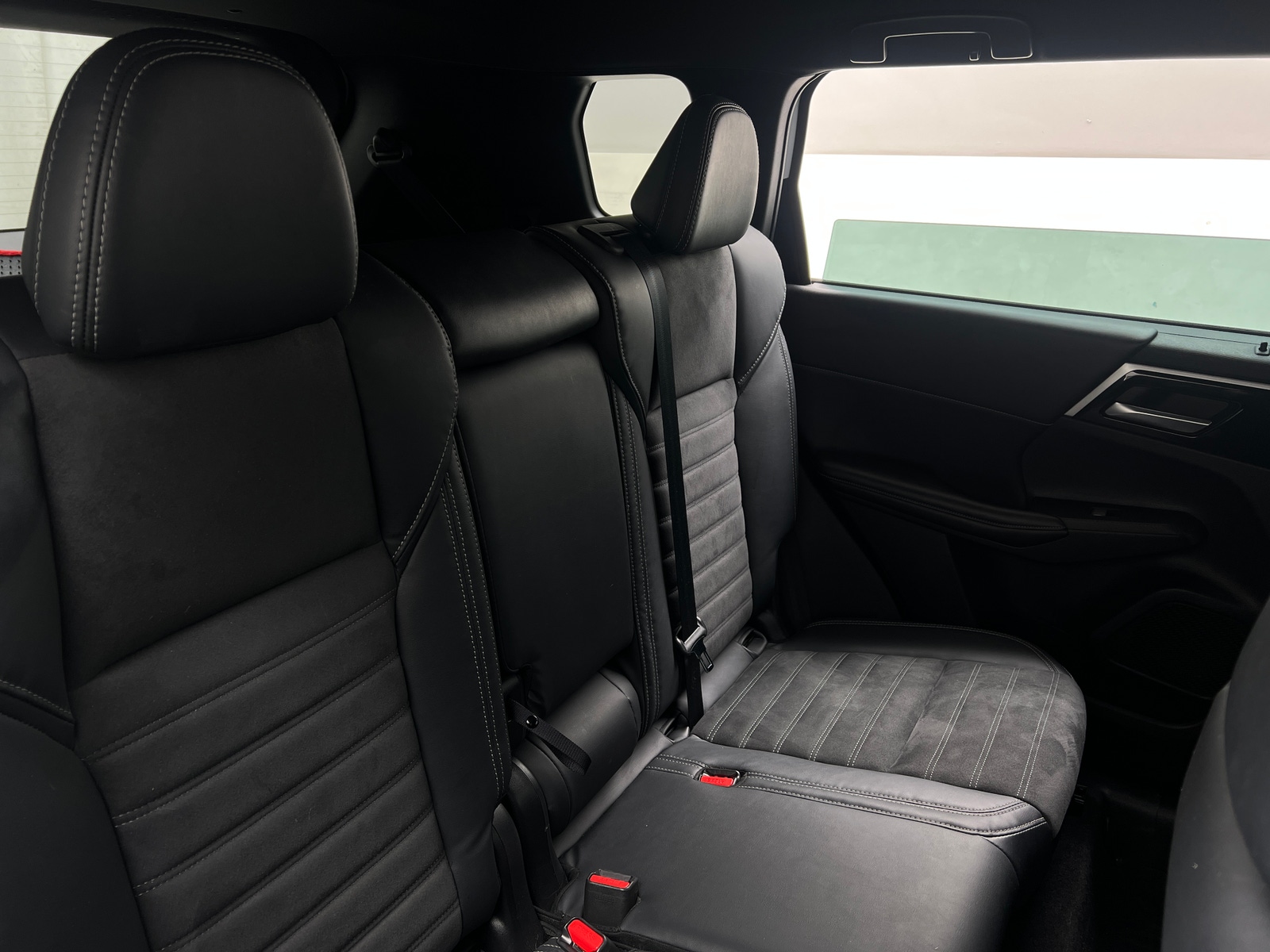 Thumbnail: 2023 Mitsubishi Outlander - 5