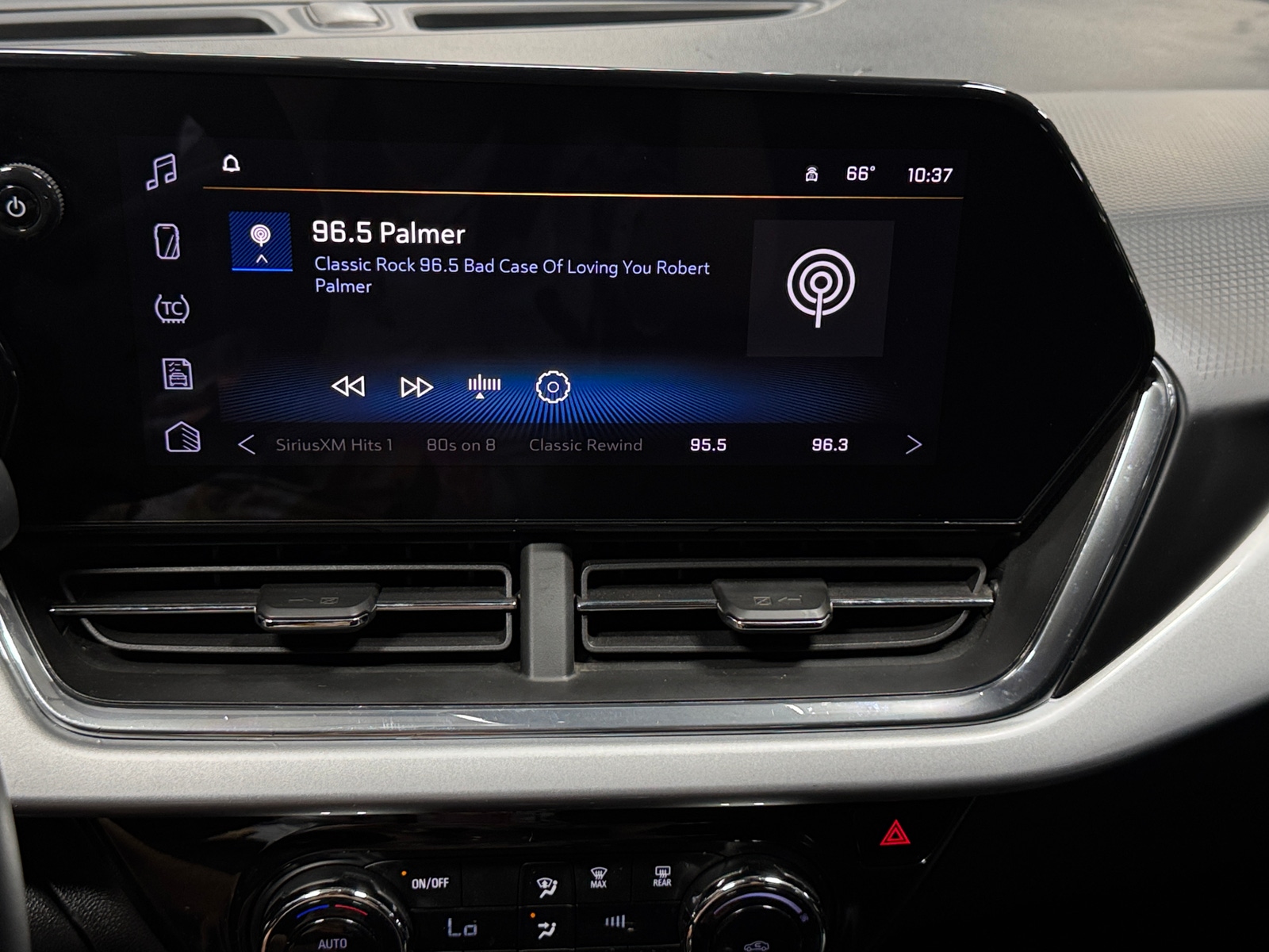 Thumbnail: 2025 Chevrolet Trax - 4