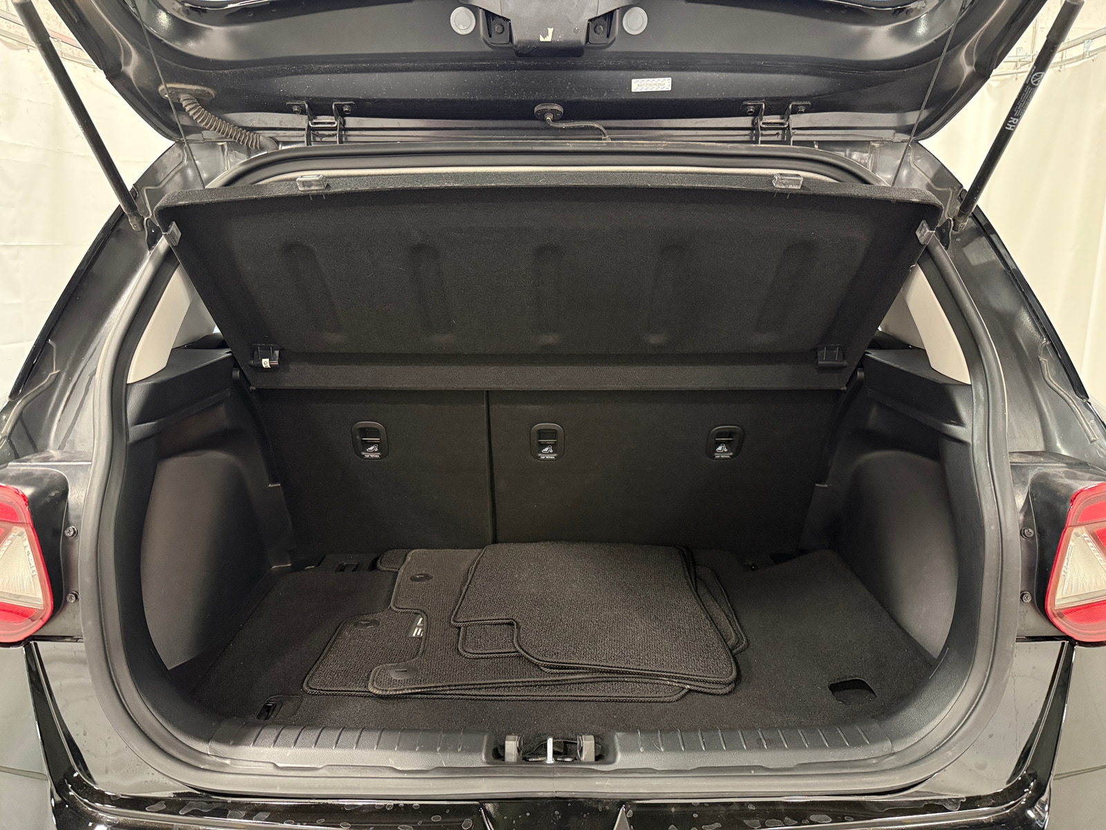 Thumbnail: 2023 Hyundai Venue - 7