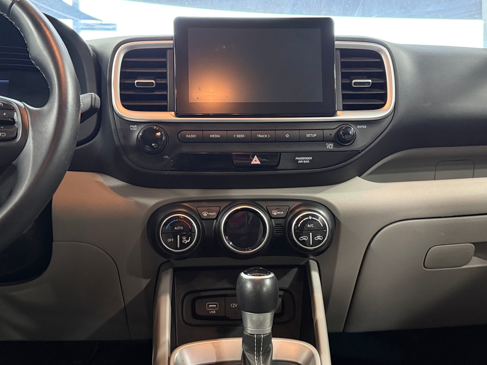 Thumbnail: 2023 Hyundai Venue - 4