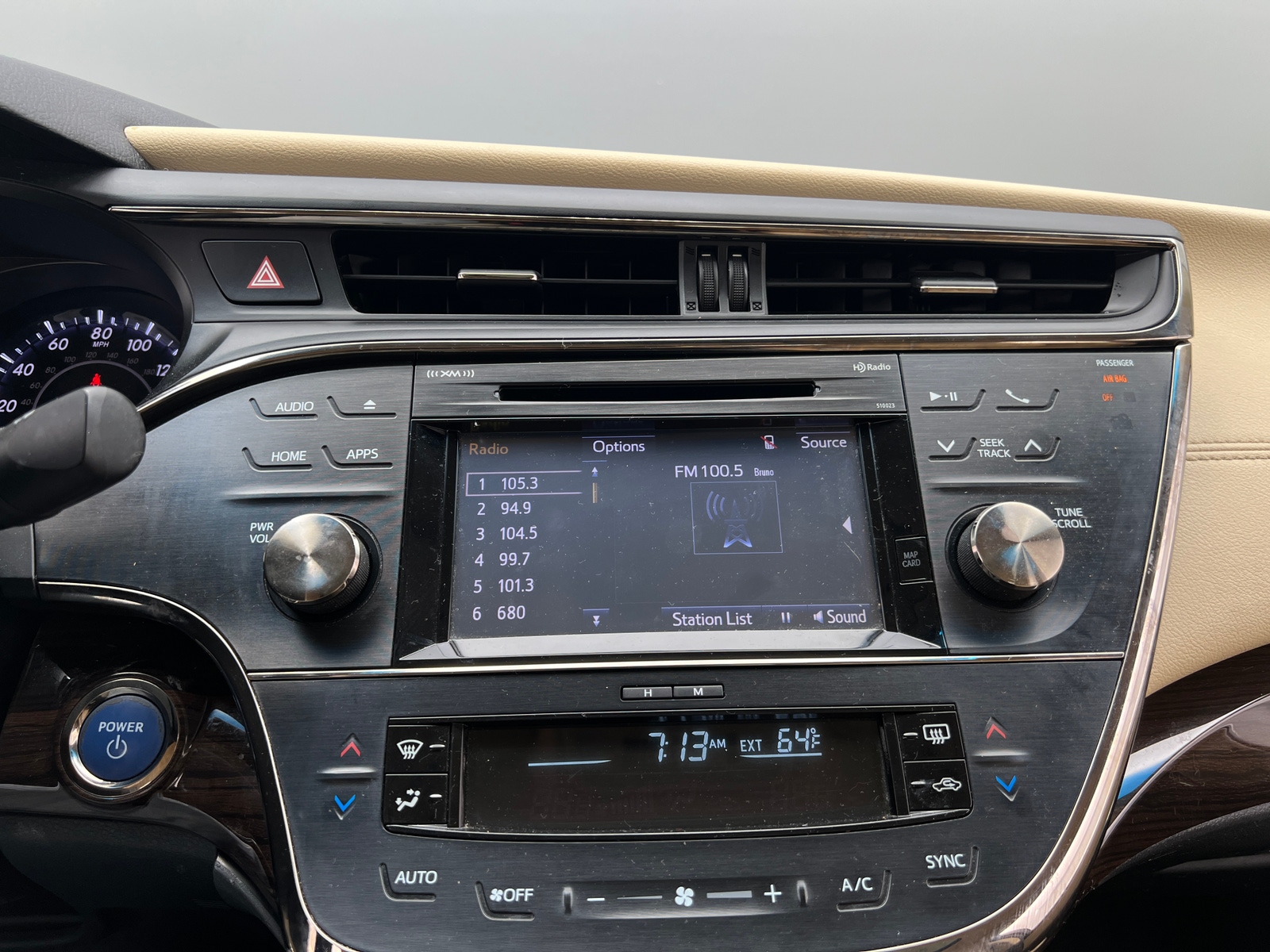 Thumbnail: 2015 Toyota Avalon - 3