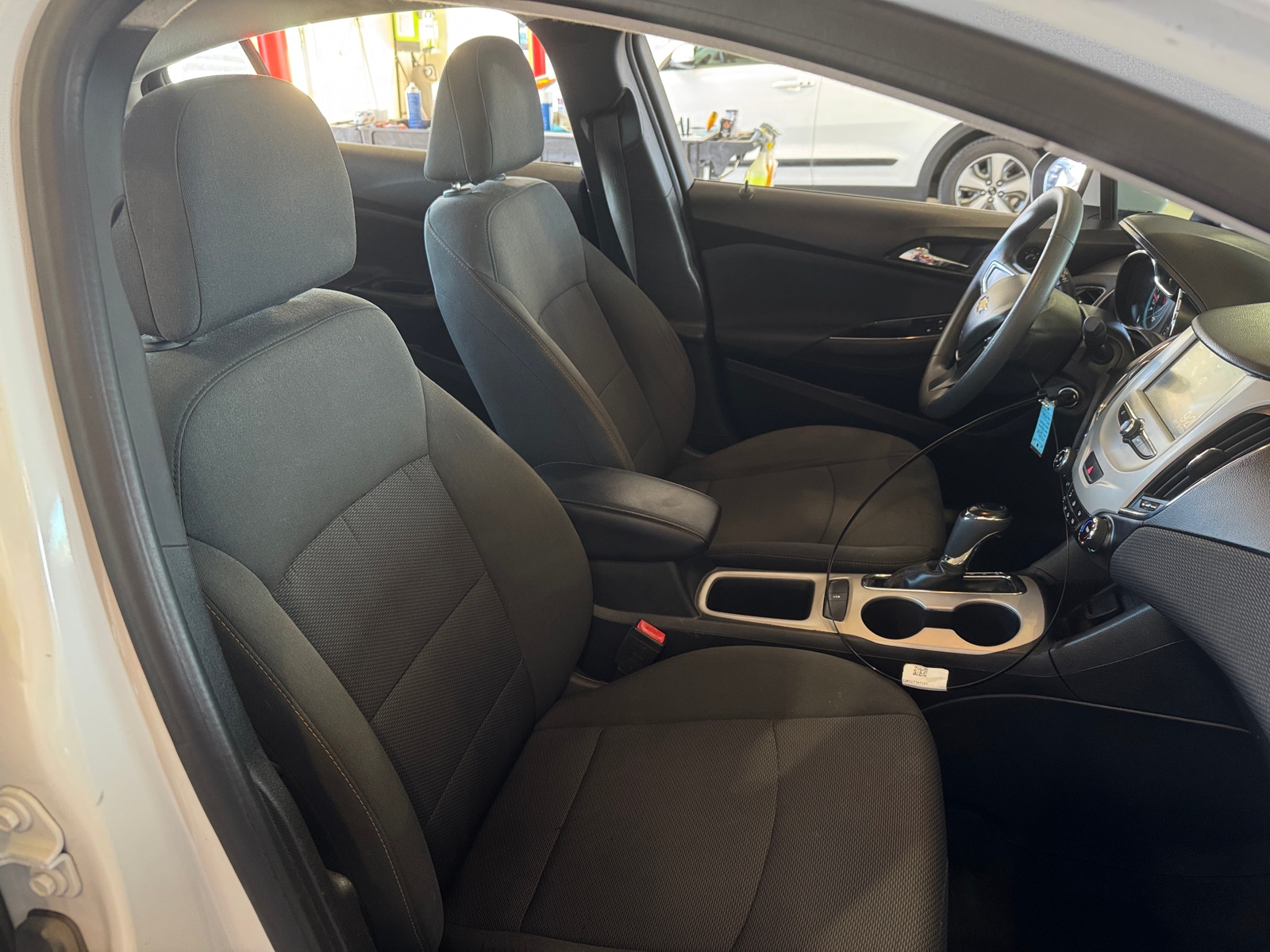 Thumbnail: 2018 Chevrolet Cruze - 2