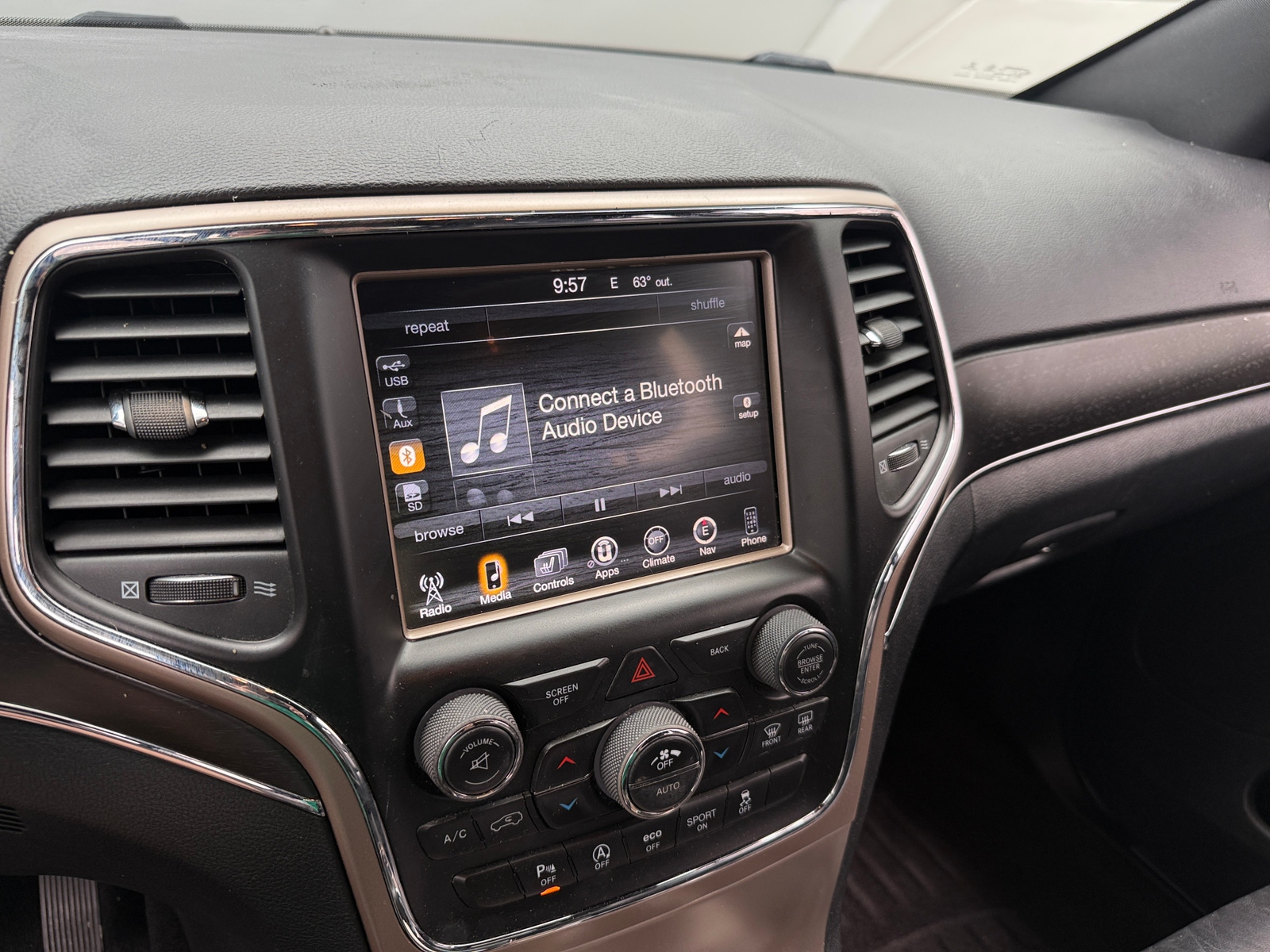 Thumbnail: 2017 Jeep Grand Cherokee - 3