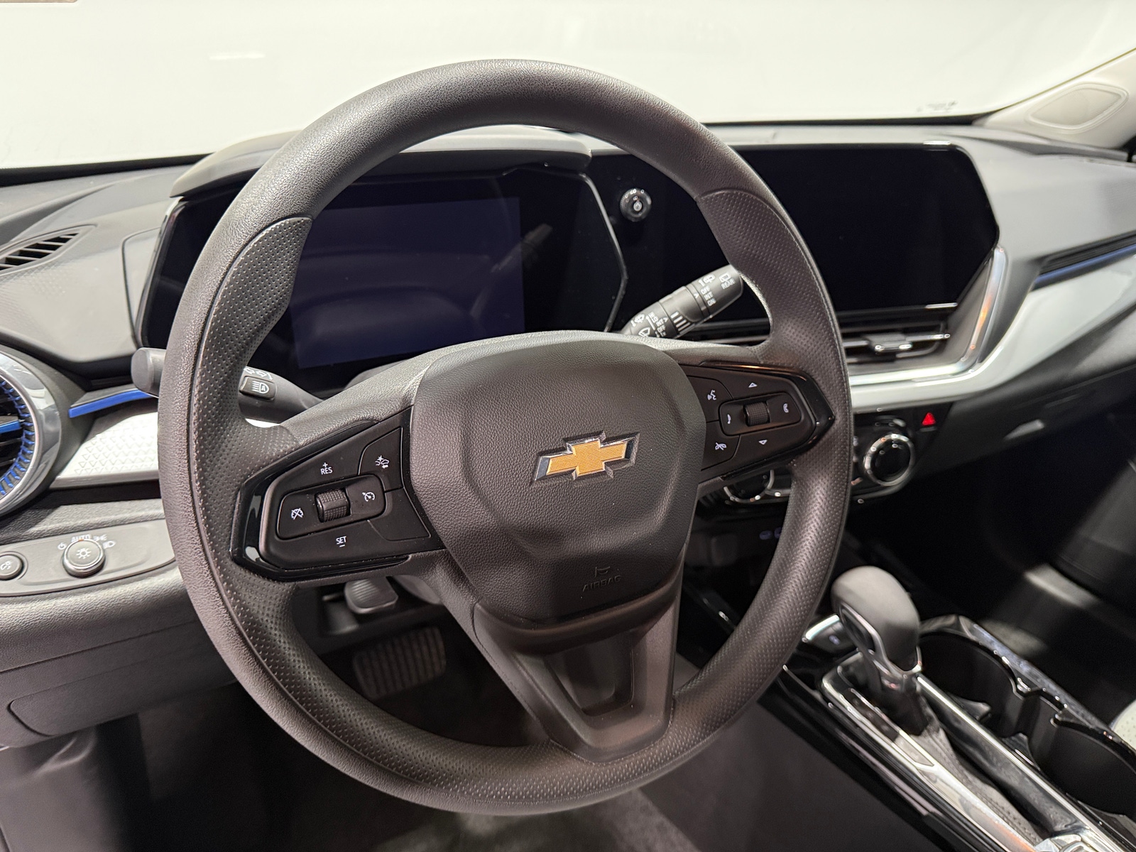 Thumbnail: 2025 Chevrolet Trax - 5