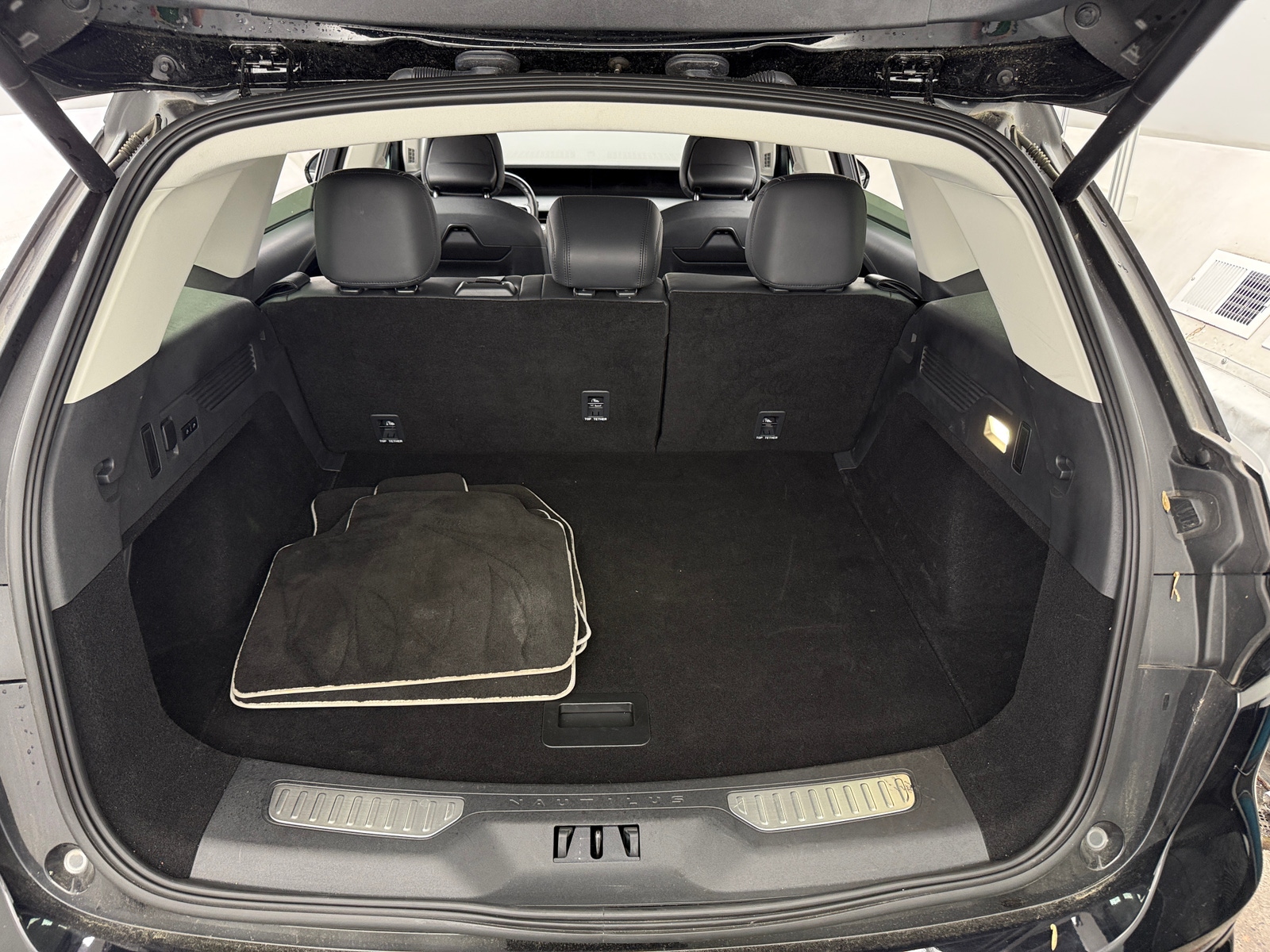 Thumbnail: 2024 Lincoln Nautilus - 6