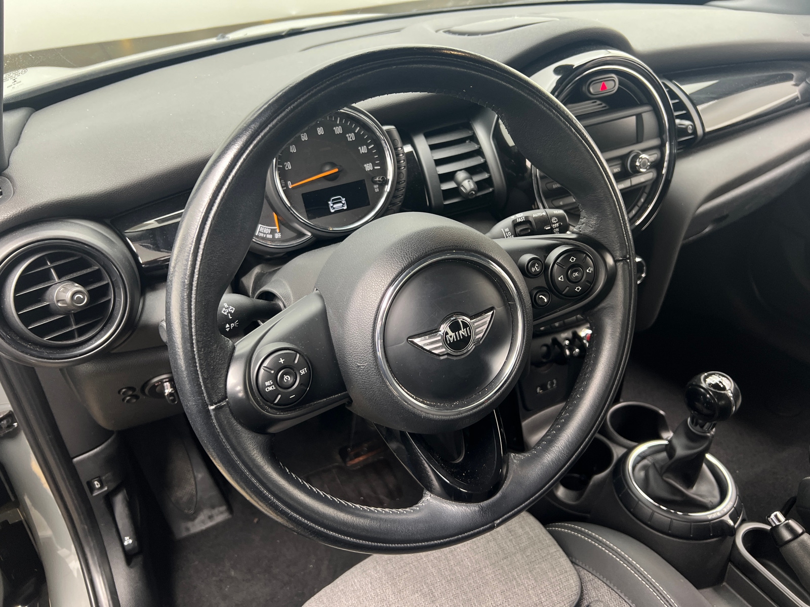 Thumbnail: 2016 MINI Cooper Hardtop - 4