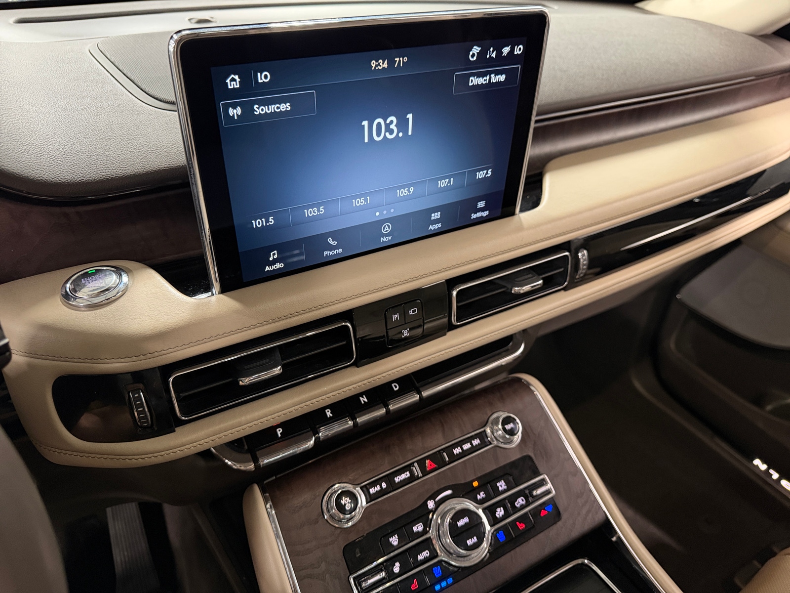 Thumbnail: 2021 Lincoln Aviator - 3