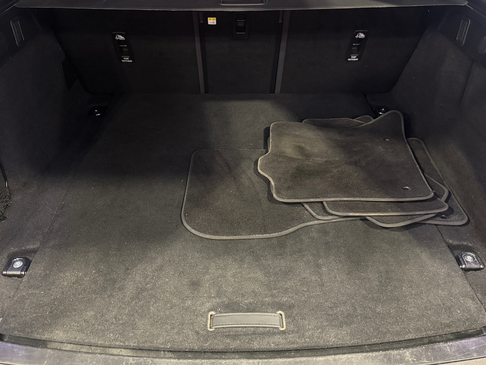 Thumbnail: 2022 Land Rover Range Rover Velar - 6