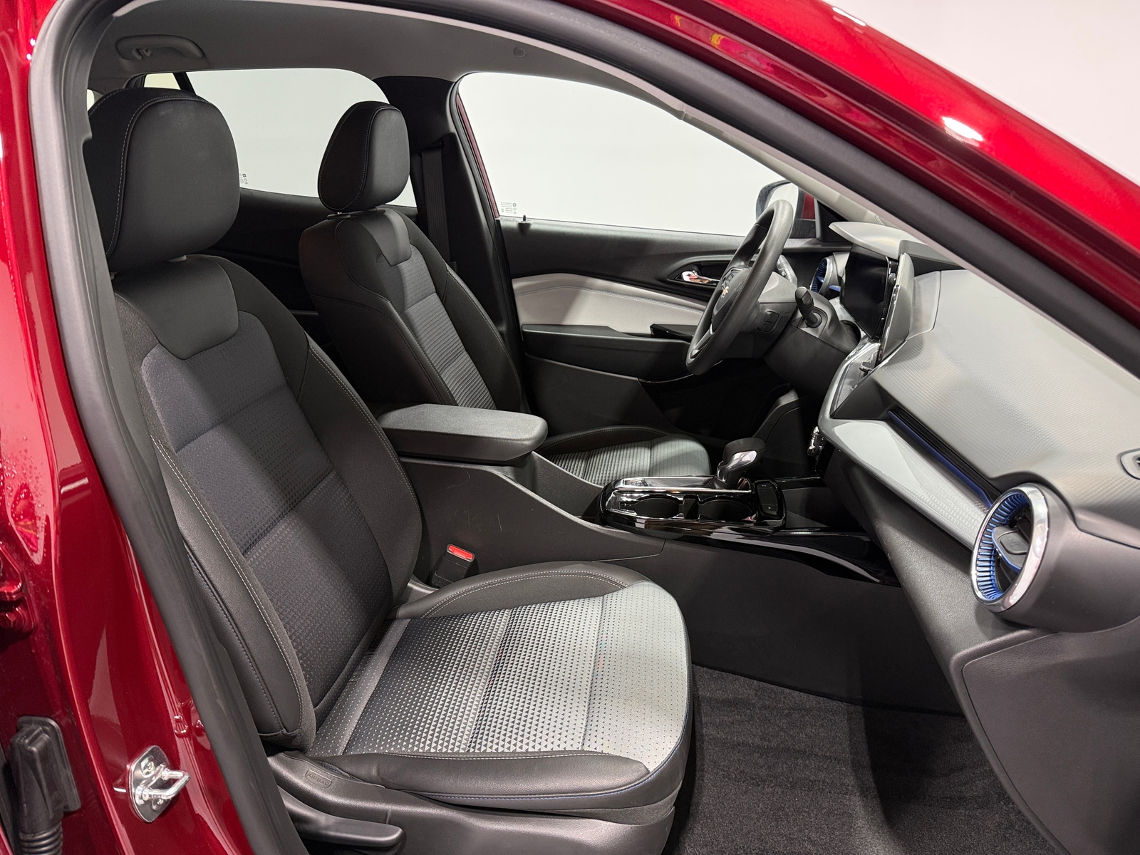 Thumbnail: 2025 Chevrolet Trax - 2