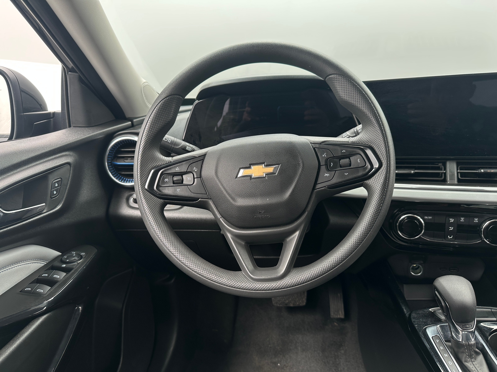 Thumbnail: 2025 Chevrolet Trax - 5