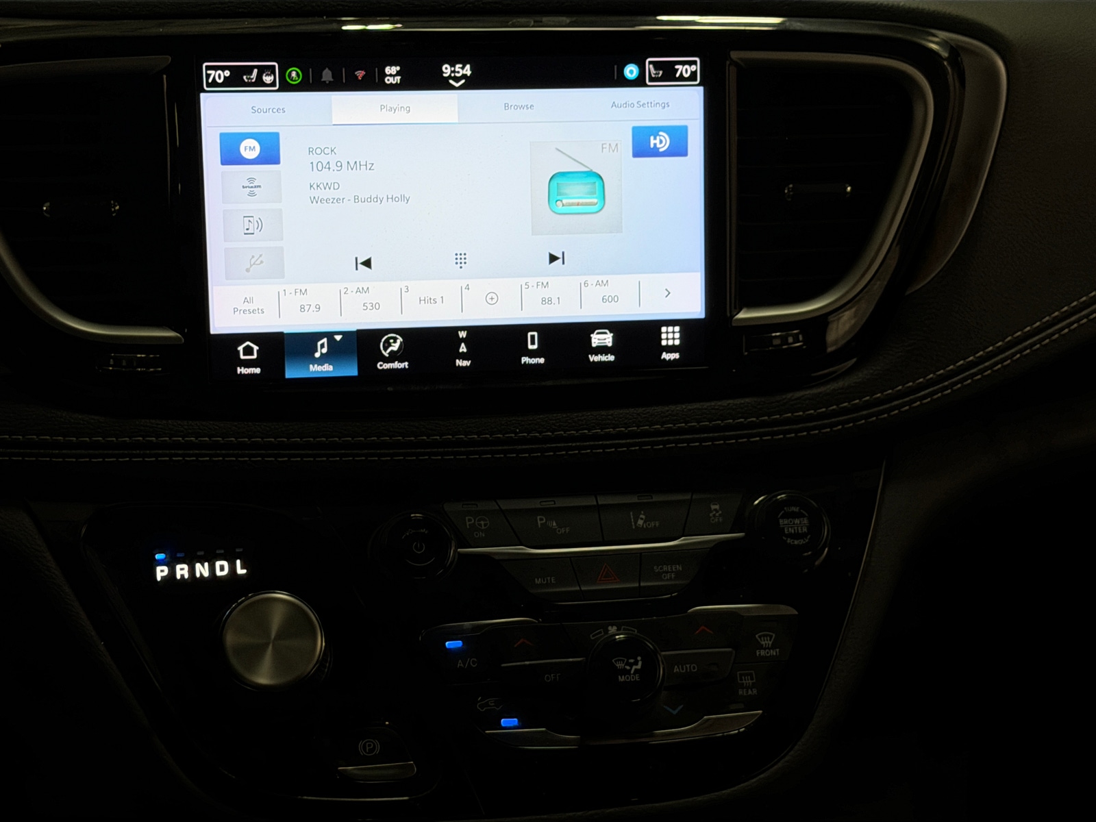 Thumbnail: 2024 Chrysler Pacifica - 3