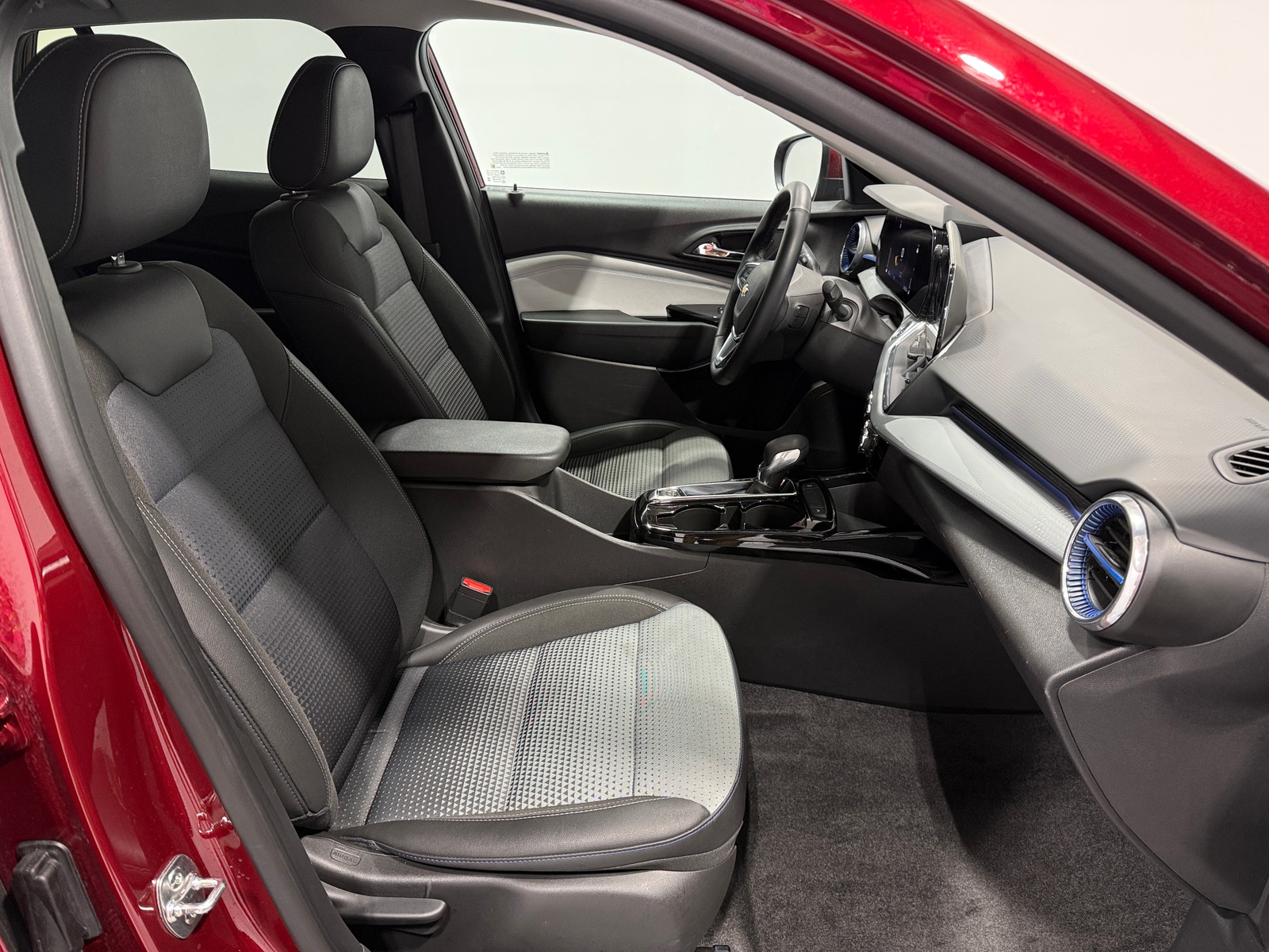 Thumbnail: 2025 Chevrolet Trax - 2