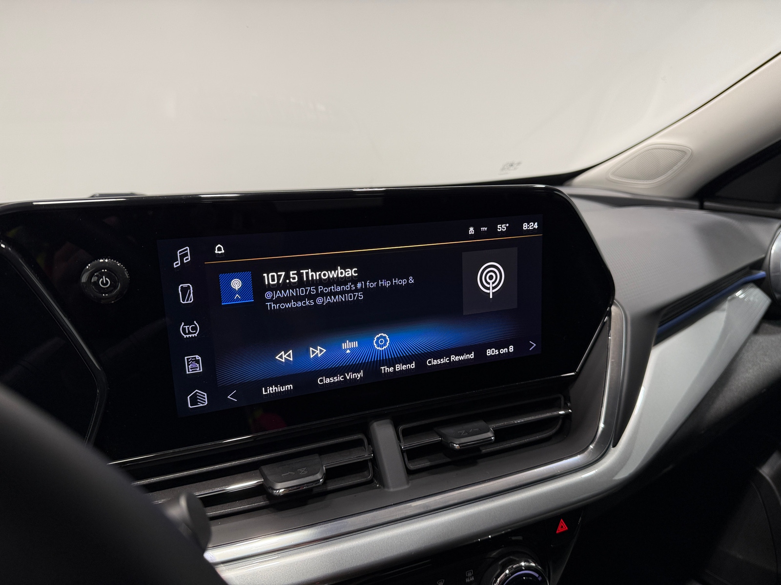 Thumbnail: 2025 Chevrolet Trax - 4