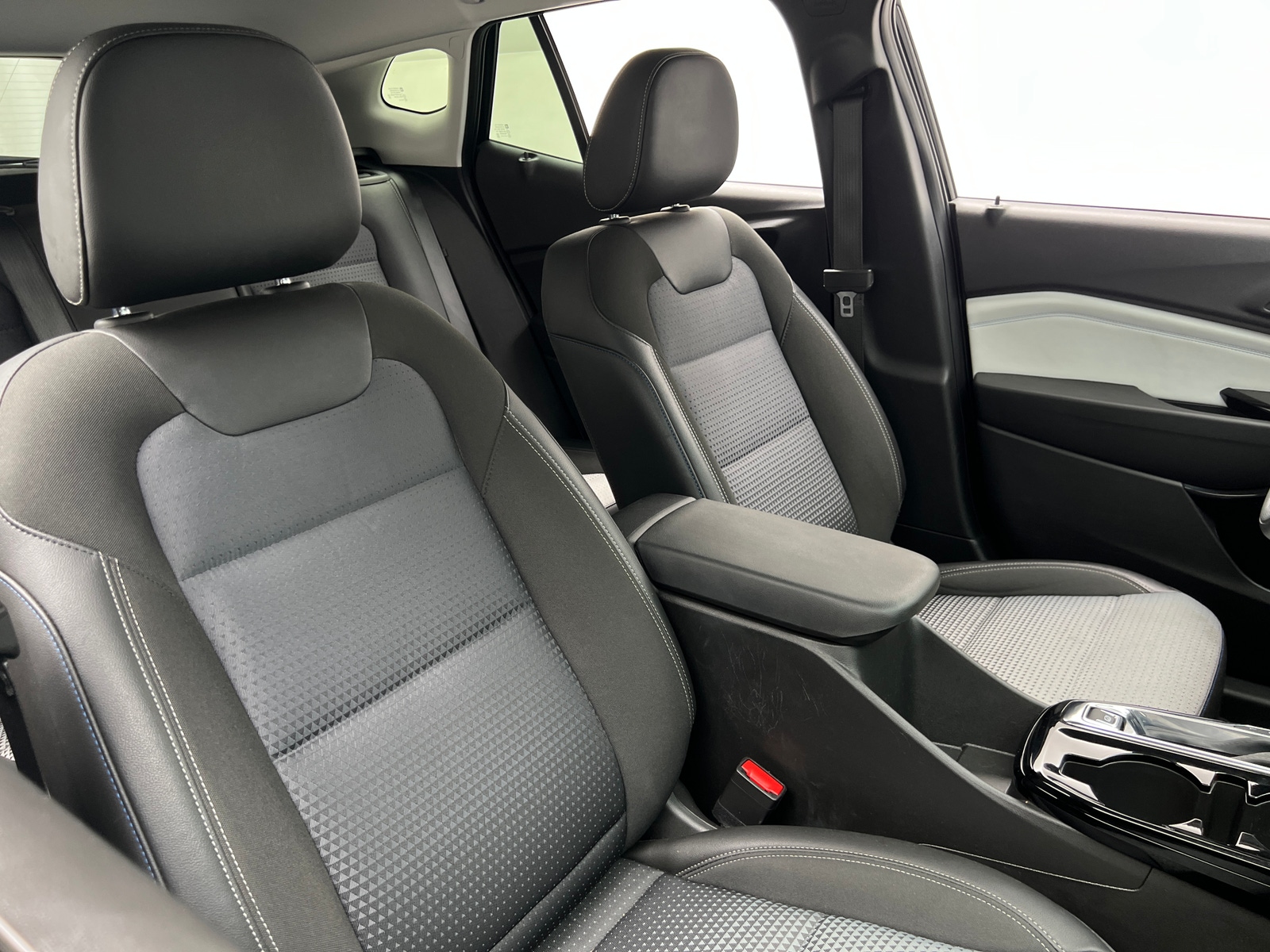 Thumbnail: 2025 Chevrolet Trax - 2