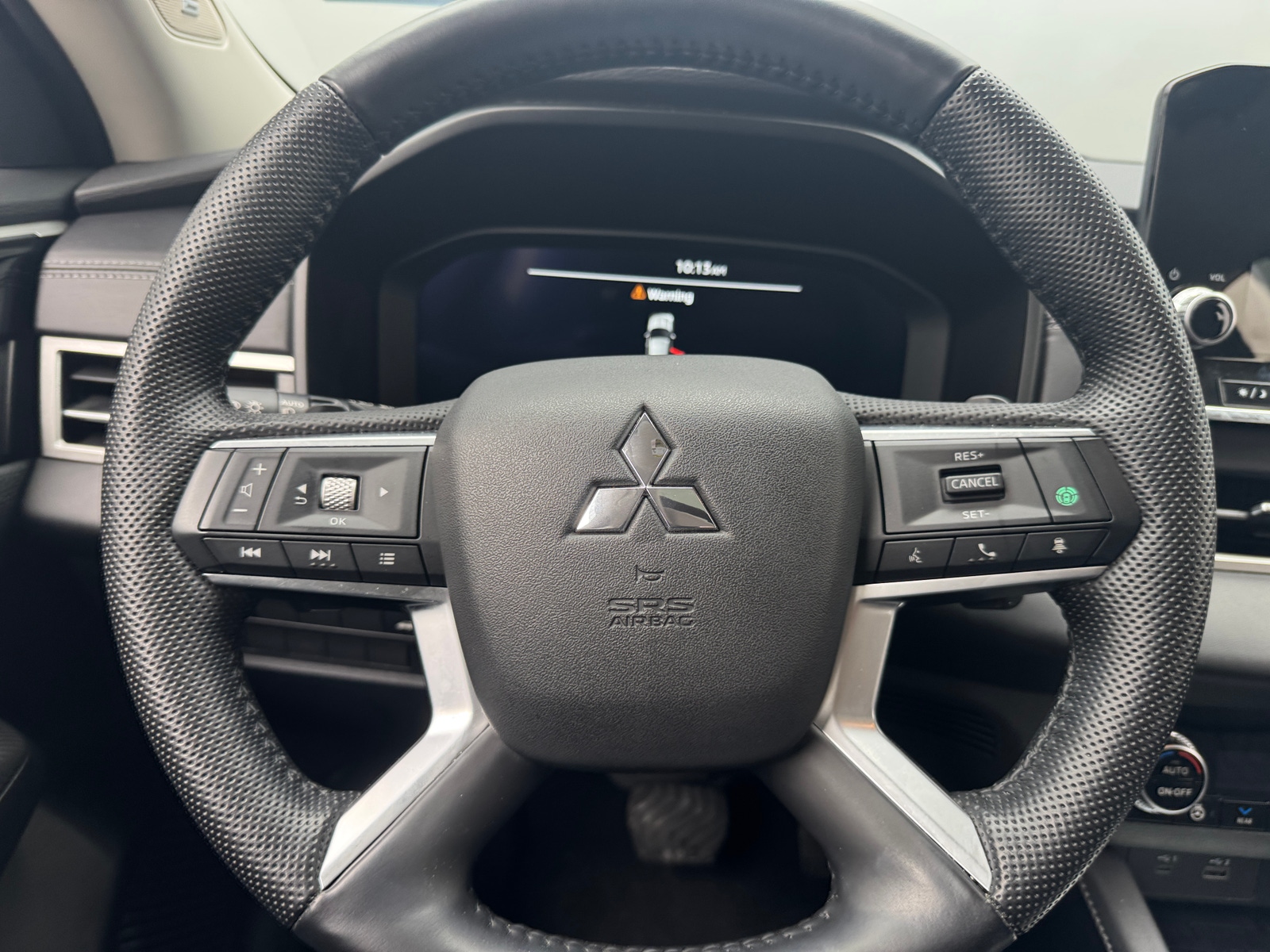Thumbnail: 2023 Mitsubishi Outlander - 4
