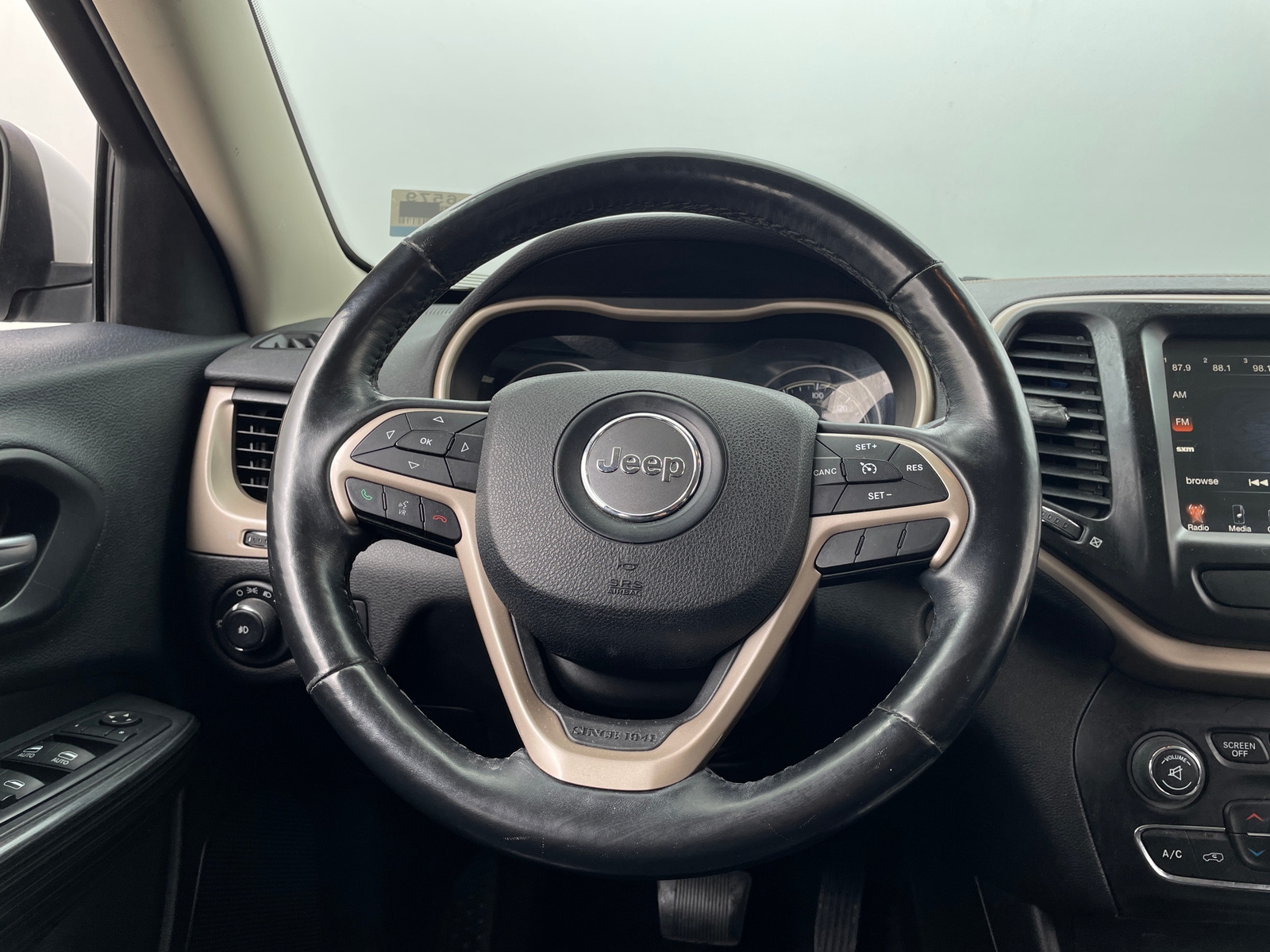 Thumbnail: 2017 Jeep Cherokee - 4