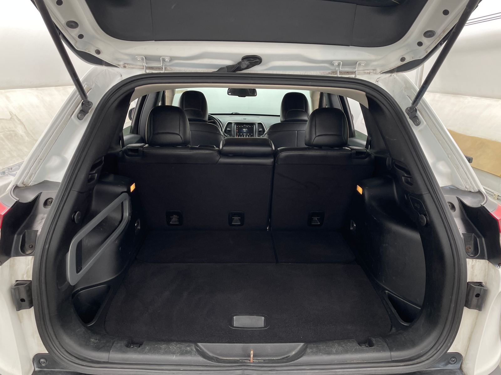 Thumbnail: 2017 Jeep Cherokee - 6