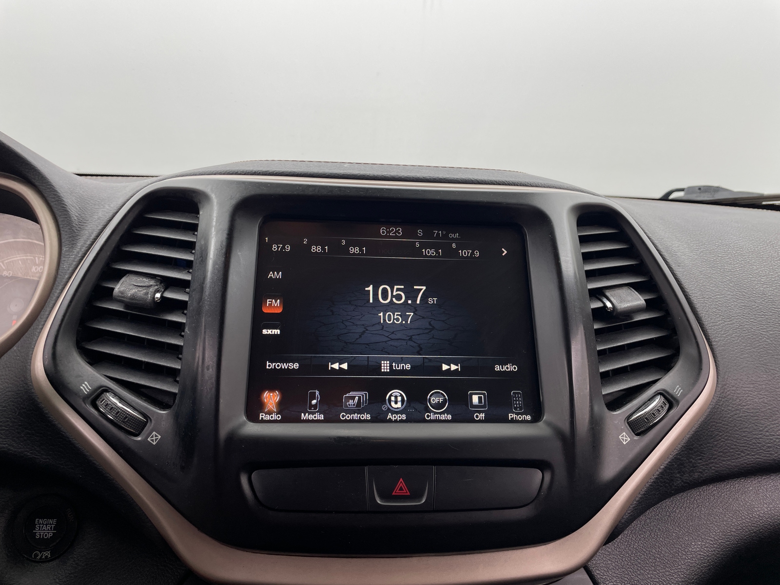 Thumbnail: 2017 Jeep Cherokee - 3