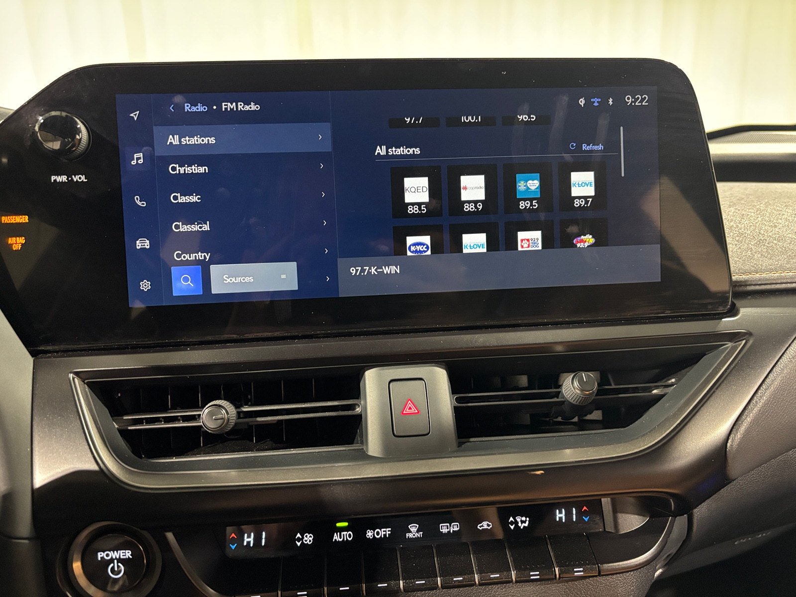 Thumbnail: 2024 Lexus UX - 3