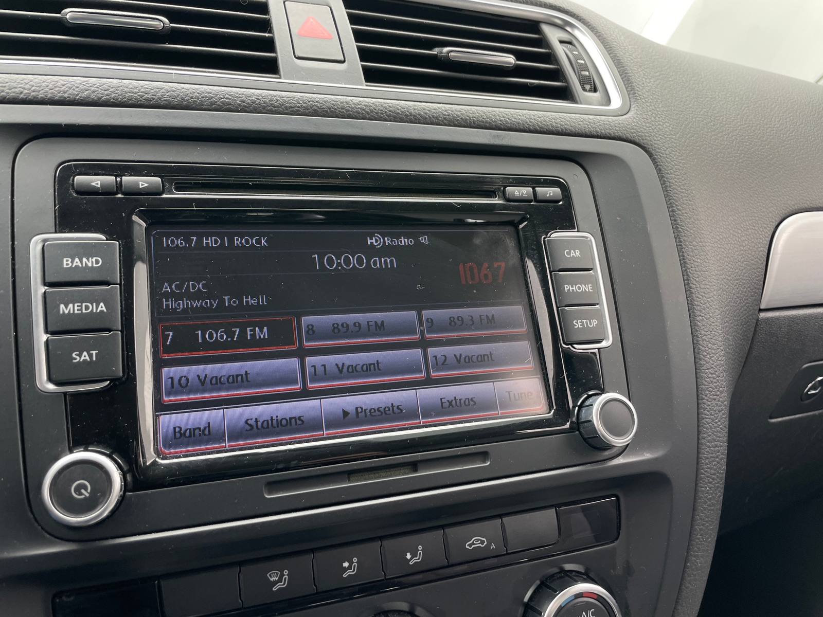 Thumbnail: 2014 Volkswagen Jetta - 3