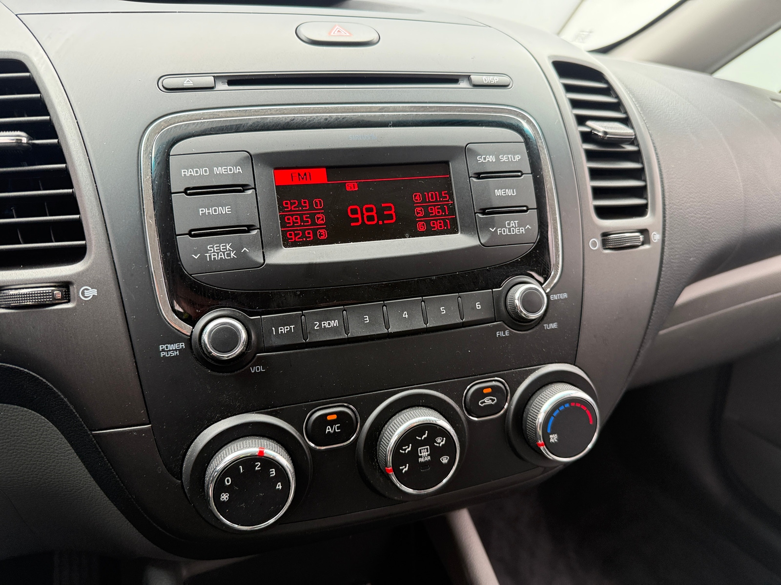 Thumbnail: 2018 Kia Forte - 4