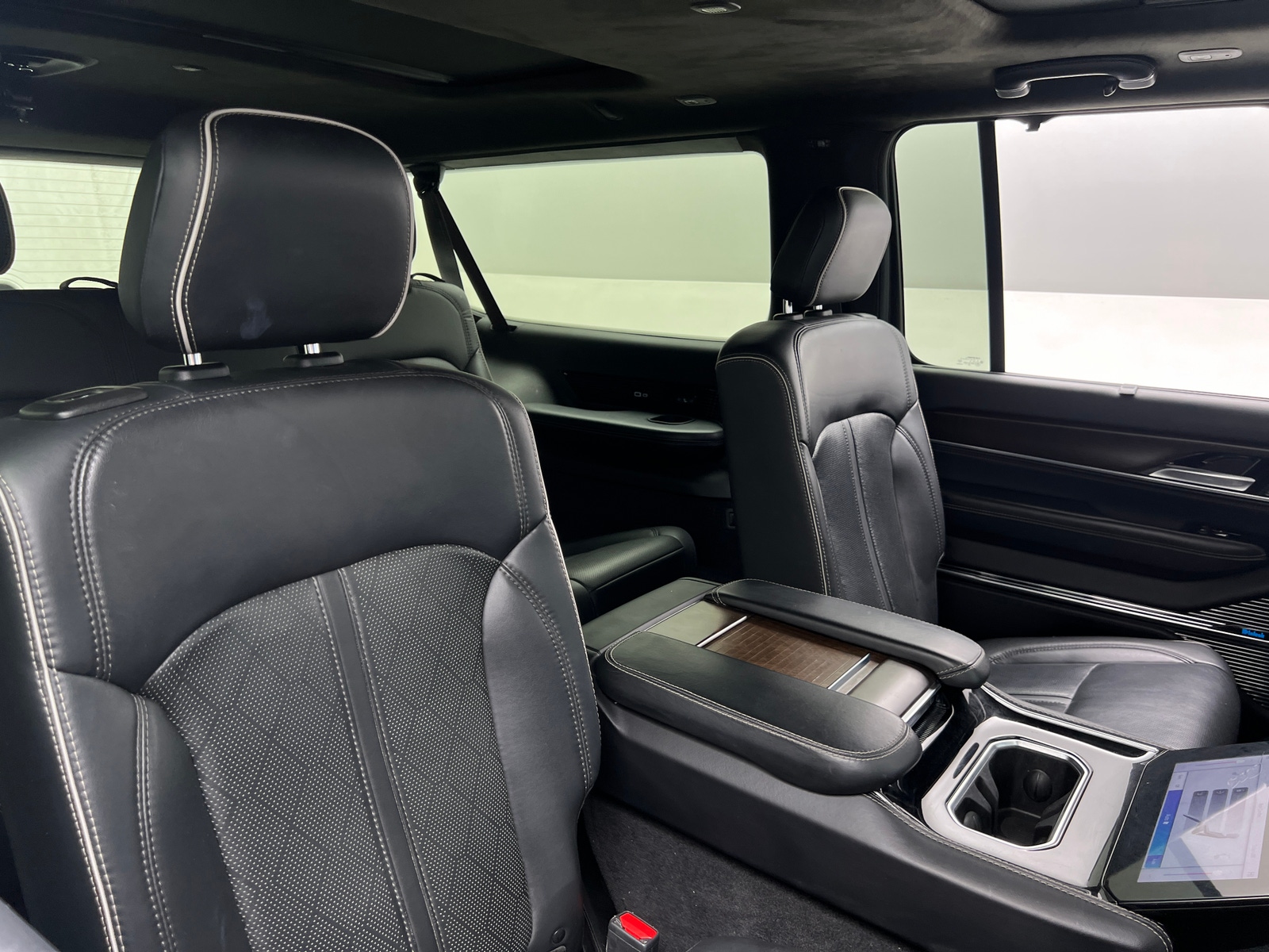 Thumbnail: 2023 Jeep Grand Wagoneer L - 5