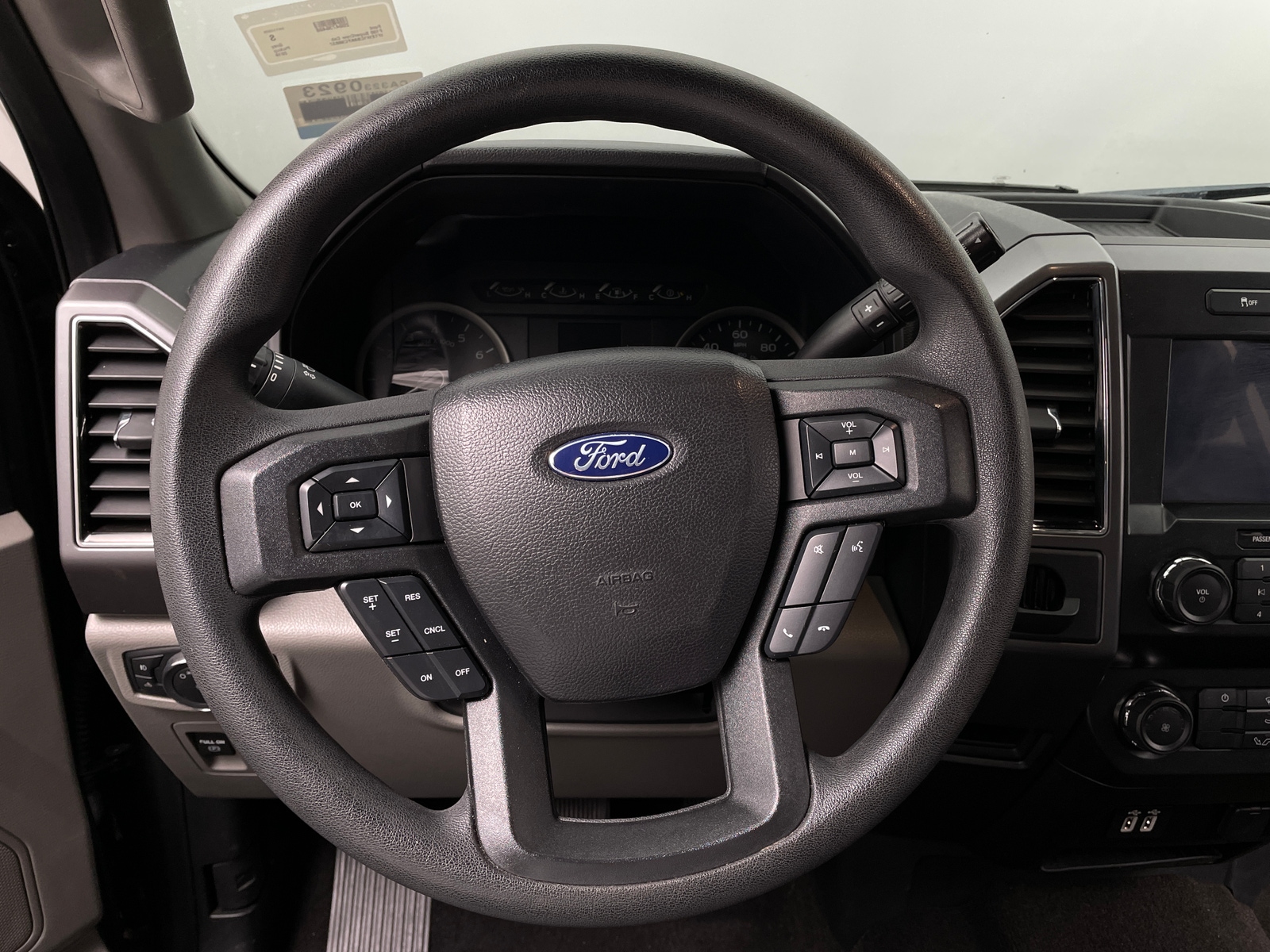 Thumbnail: 2019 Ford Econoline - 5