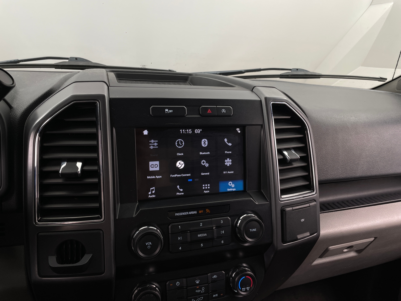 Thumbnail: 2019 Ford Econoline - 4