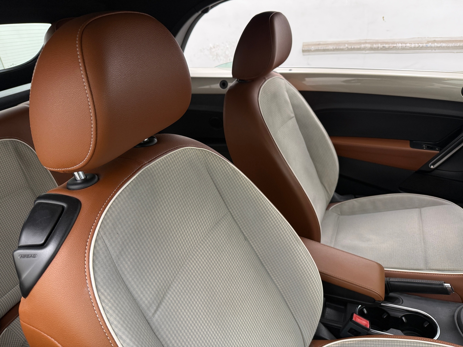 Thumbnail: 2015 Volkswagen Beetle - 2