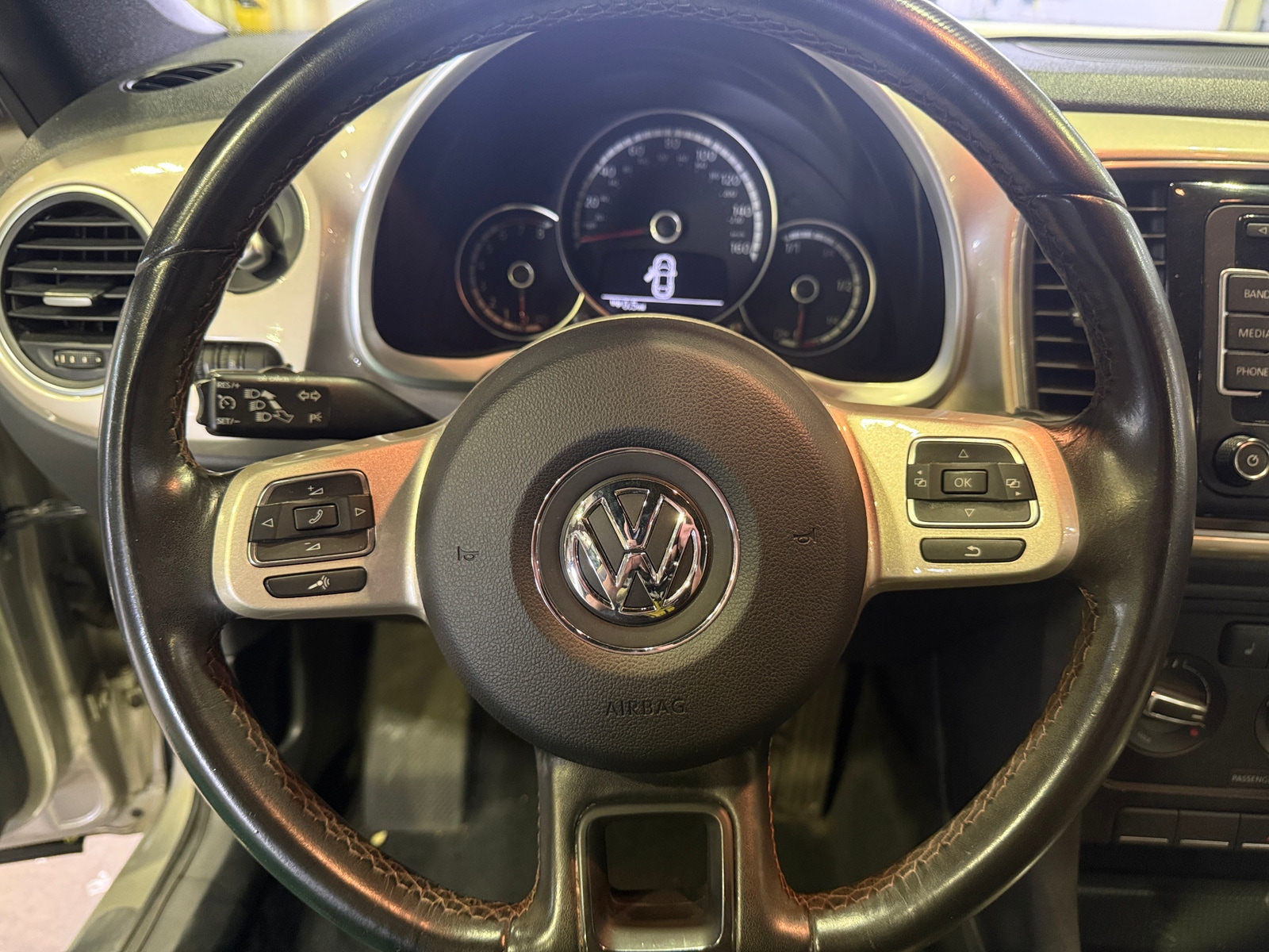 Thumbnail: 2015 Volkswagen Beetle - 5