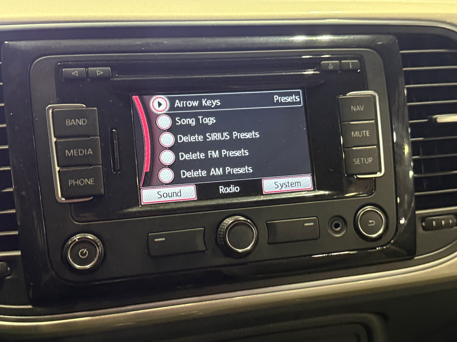 Thumbnail: 2015 Volkswagen Beetle - 4