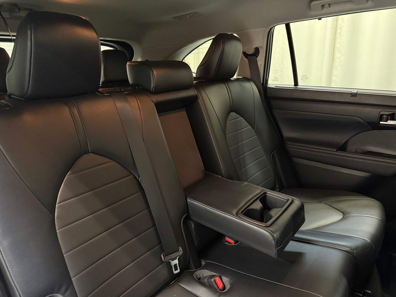 Thumbnail: 2022 Toyota Highlander - 5