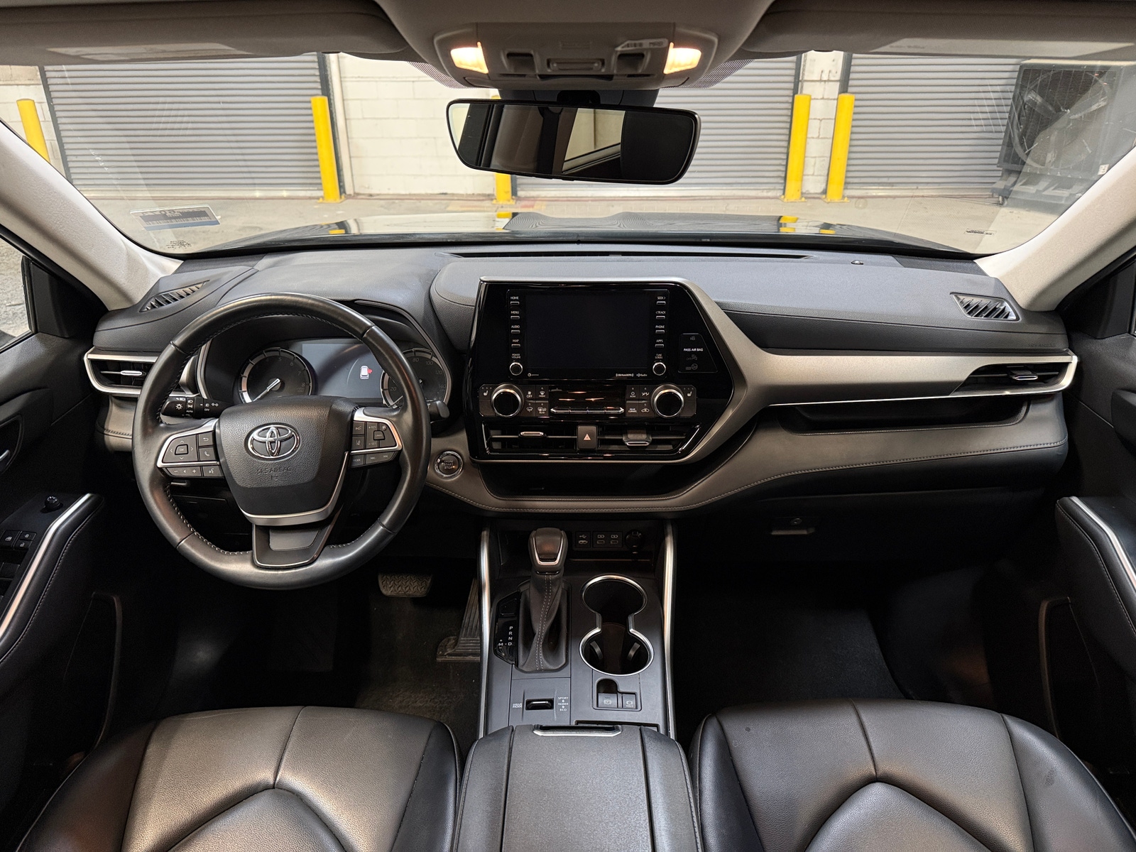 Thumbnail: 2022 Toyota Highlander - 2