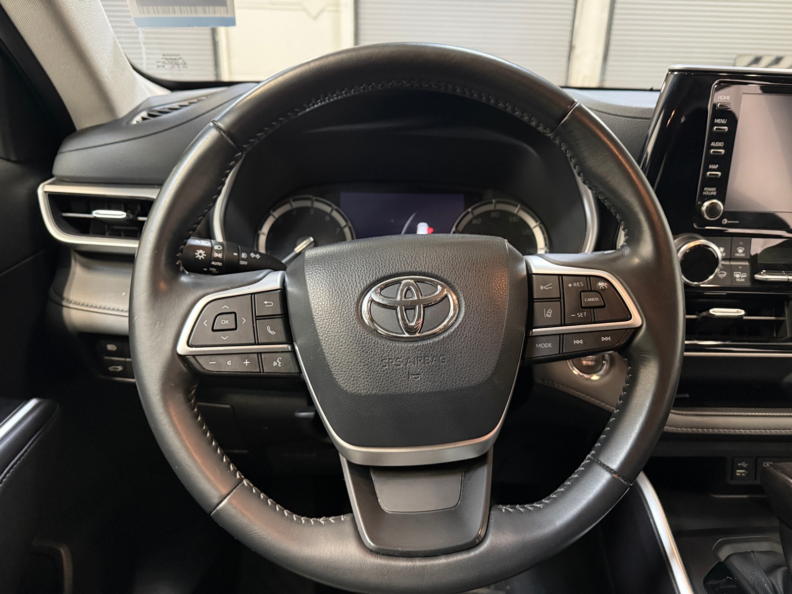 Thumbnail: 2022 Toyota Highlander - 4