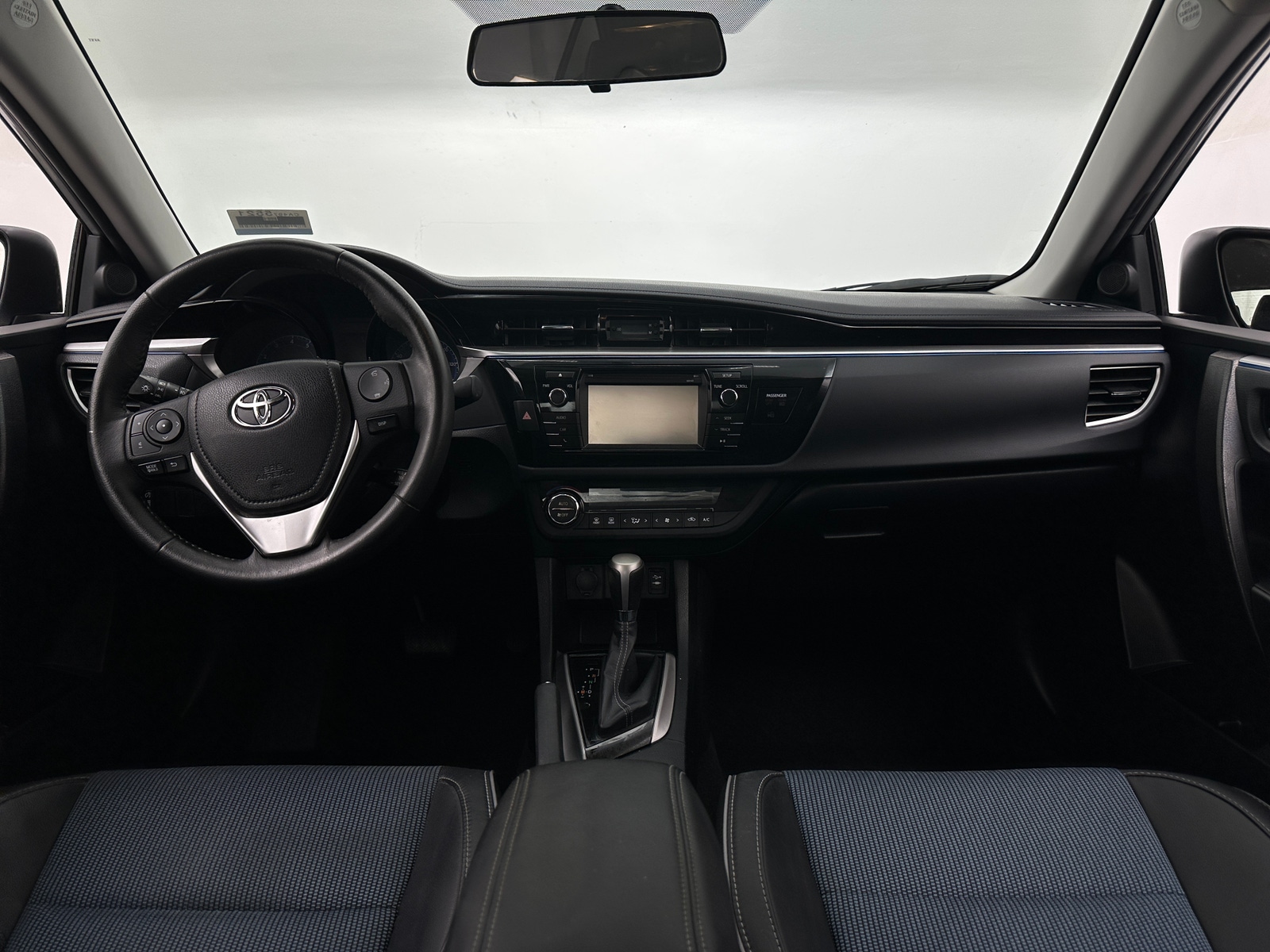 Thumbnail: 2015 Toyota Corolla - 3