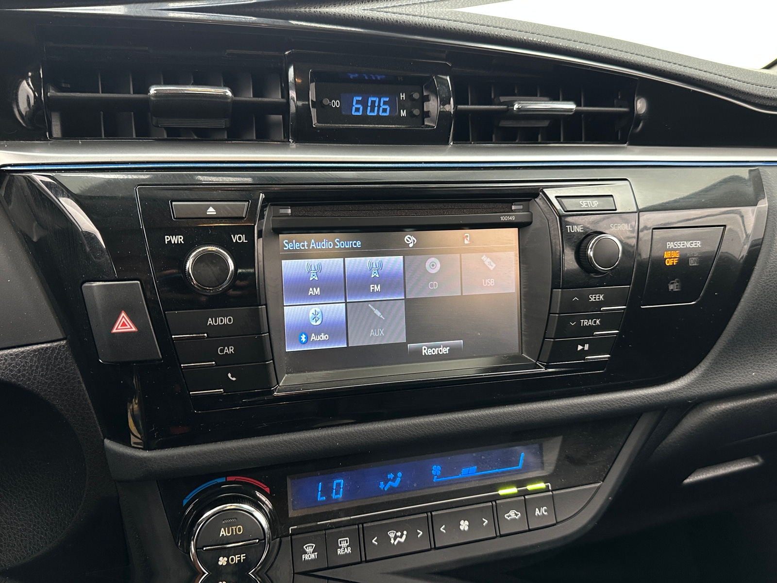 Thumbnail: 2015 Toyota Corolla - 4