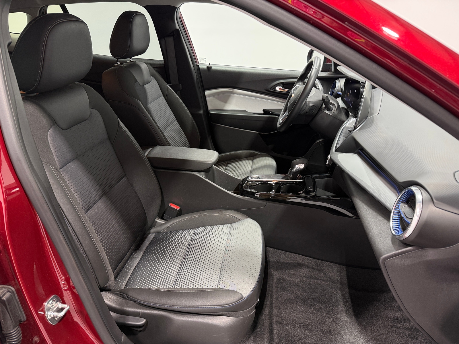 Thumbnail: 2025 Chevrolet Trax - 2