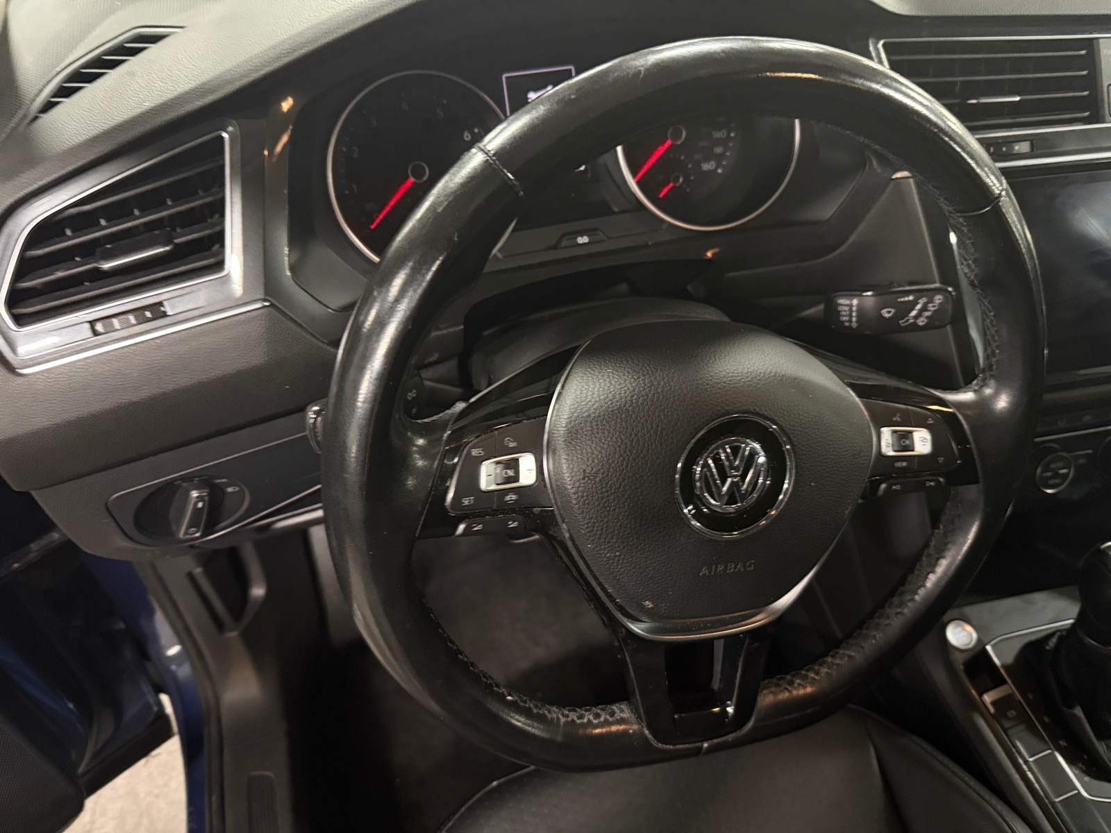 Thumbnail: 2019 Volkswagen Tiguan - 4