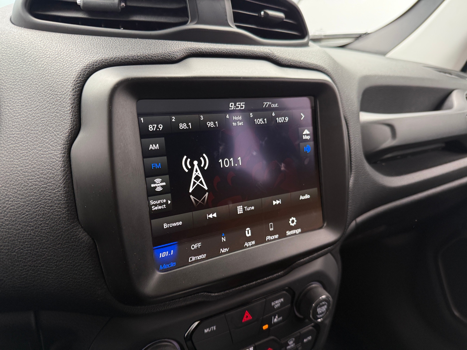 Thumbnail: 2022 Jeep Renegade - 4