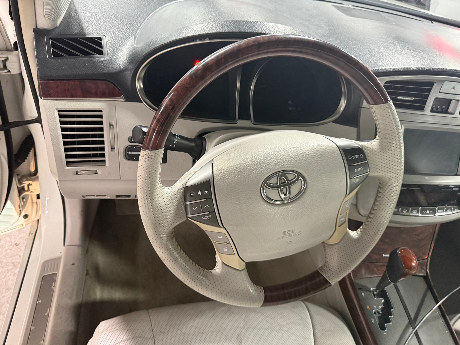 Thumbnail: 2011 Toyota Avalon - 4