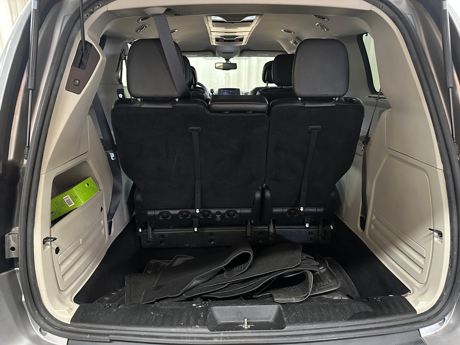 Thumbnail: 2015 Chrysler Town & Country - 7